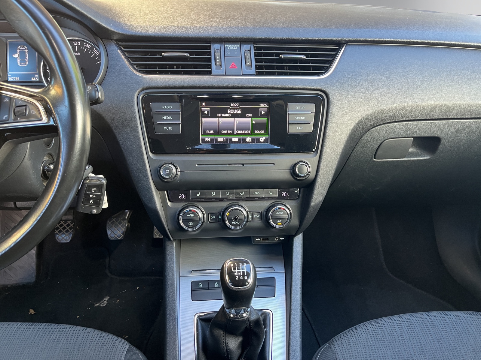 SKODA Octavia Combi 2.0 TDI Style-image-14