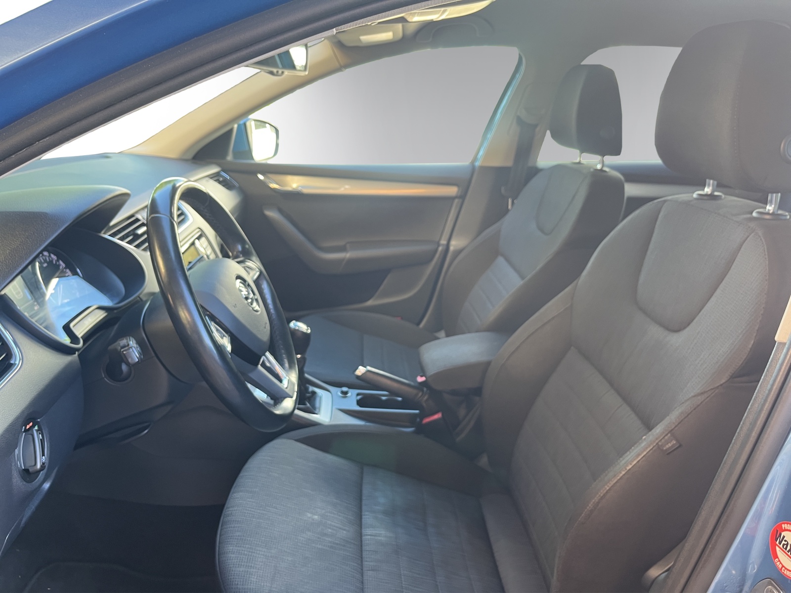 SKODA Octavia Combi 2.0 TDI Style-image-8