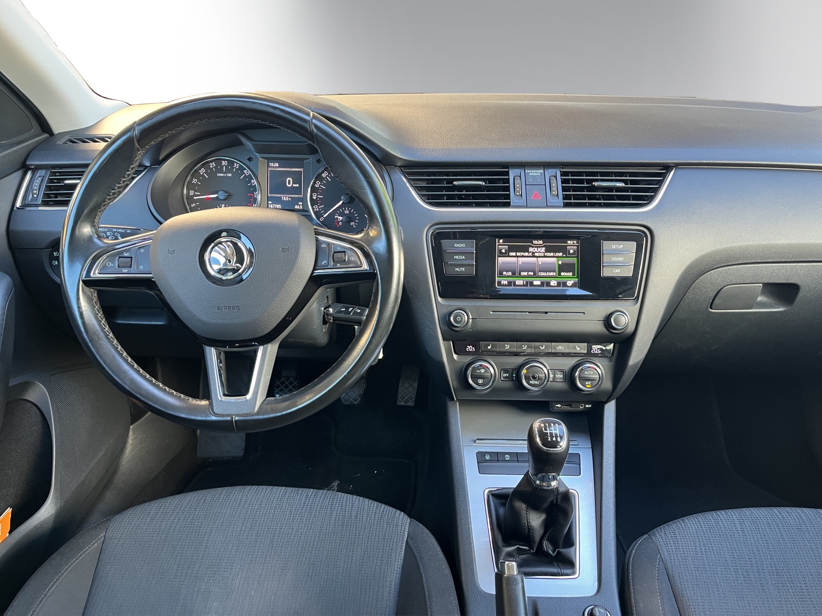 SKODA Octavia Combi 2.0 TDI Style-image-11