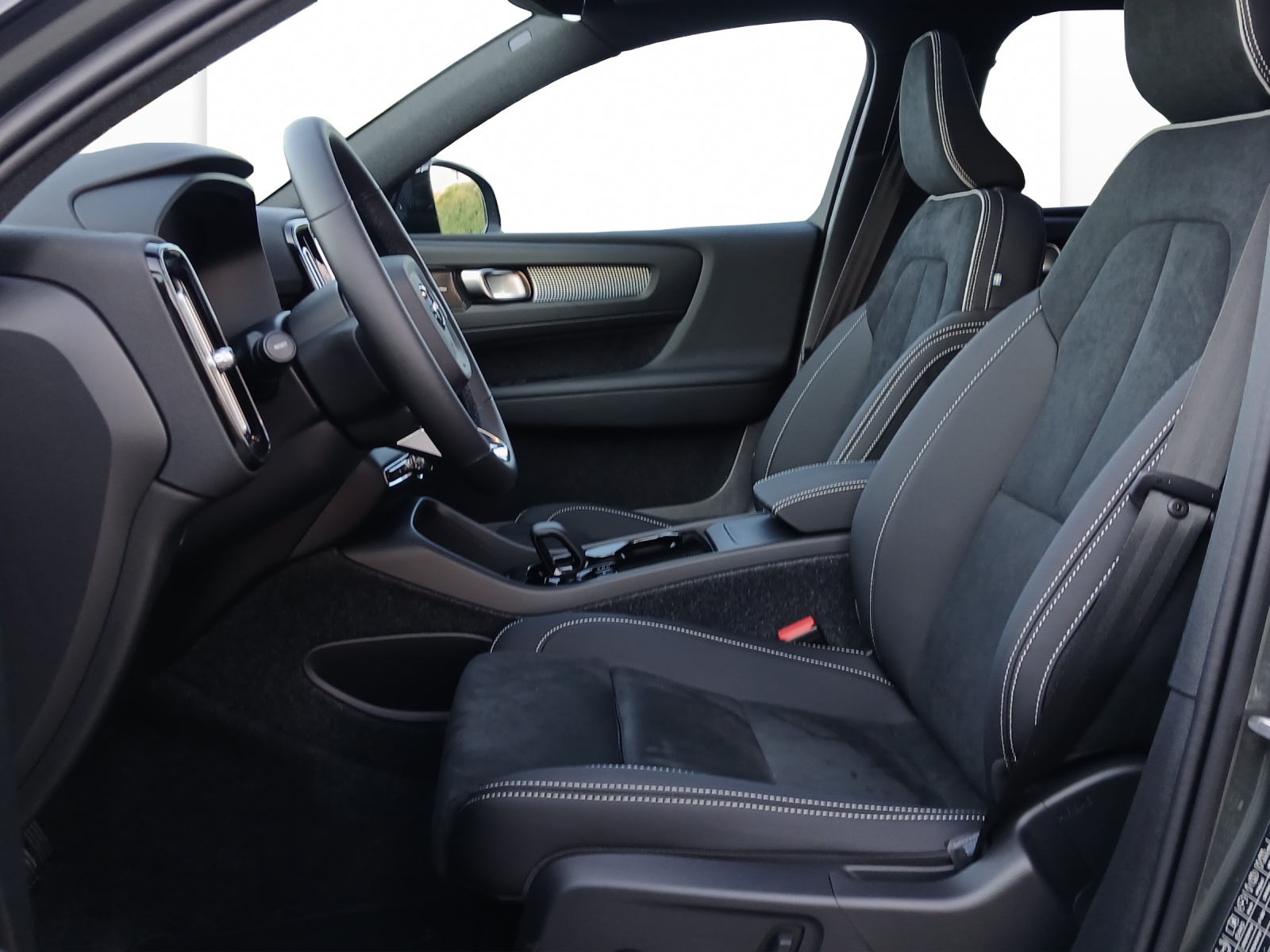 VOLVO EX40 Twin Performance Ultra AWD-image-8