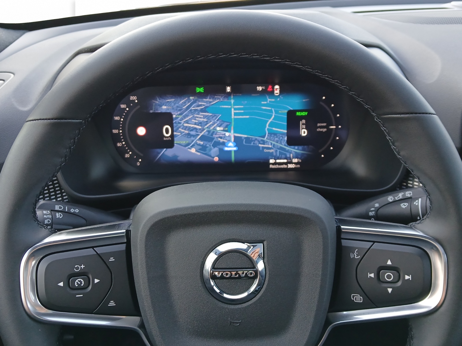 VOLVO EX40 Twin Performance Ultra AWD-image-10