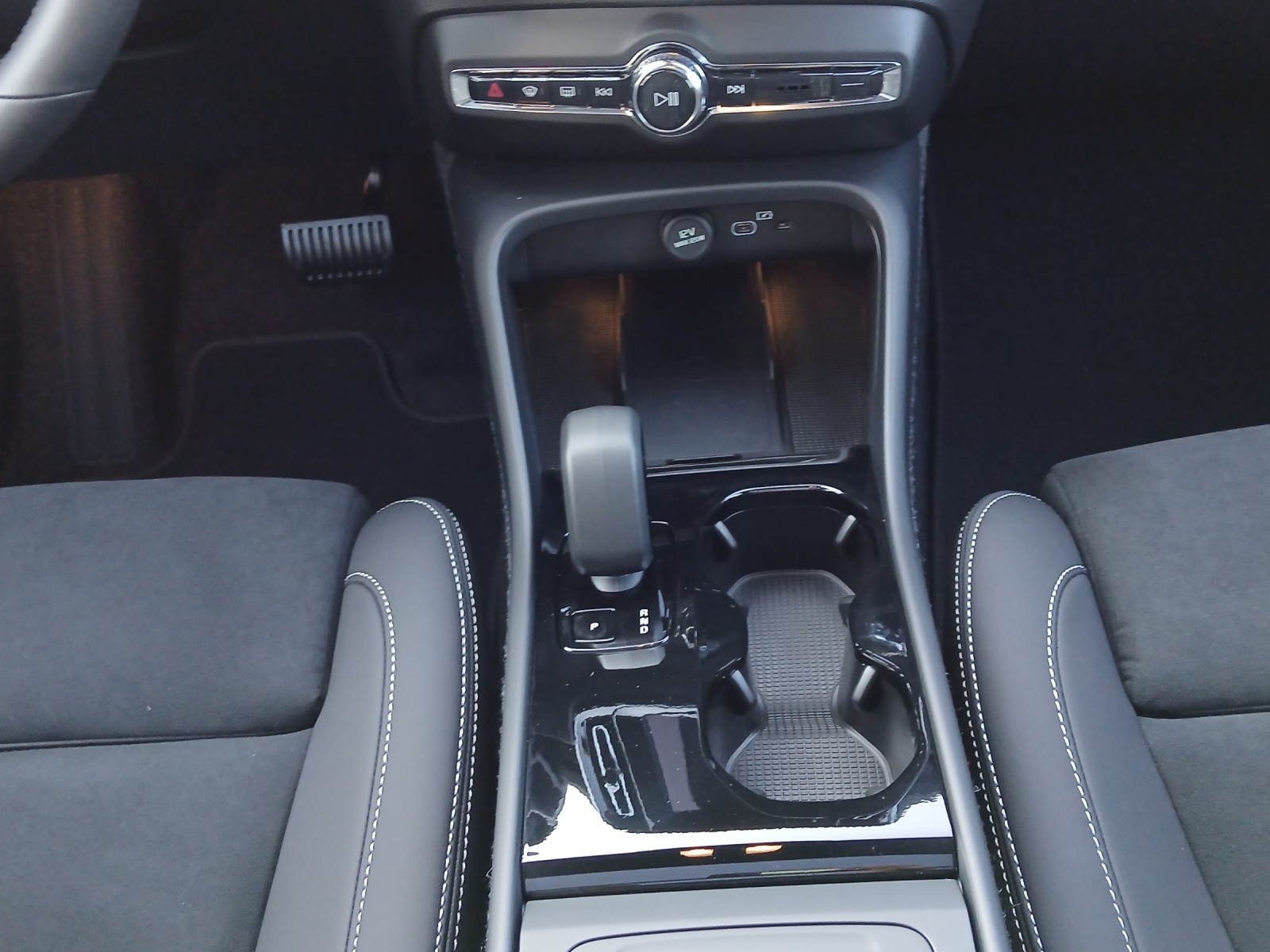 VOLVO EX40 Twin Performance Ultra AWD-image-13