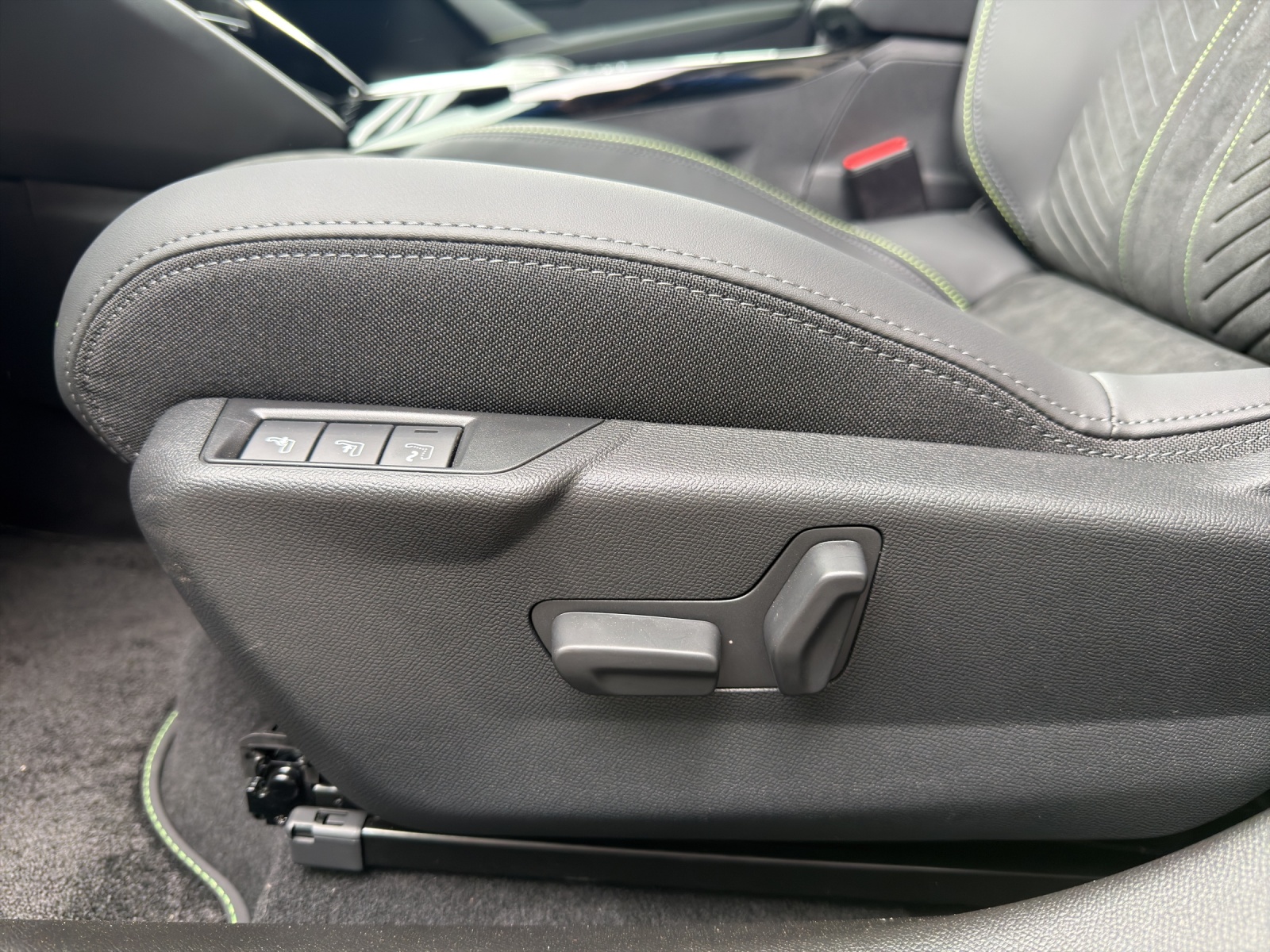 PEUGEOT 208 NEW 1.2 Hybrid 145 GT-image-11