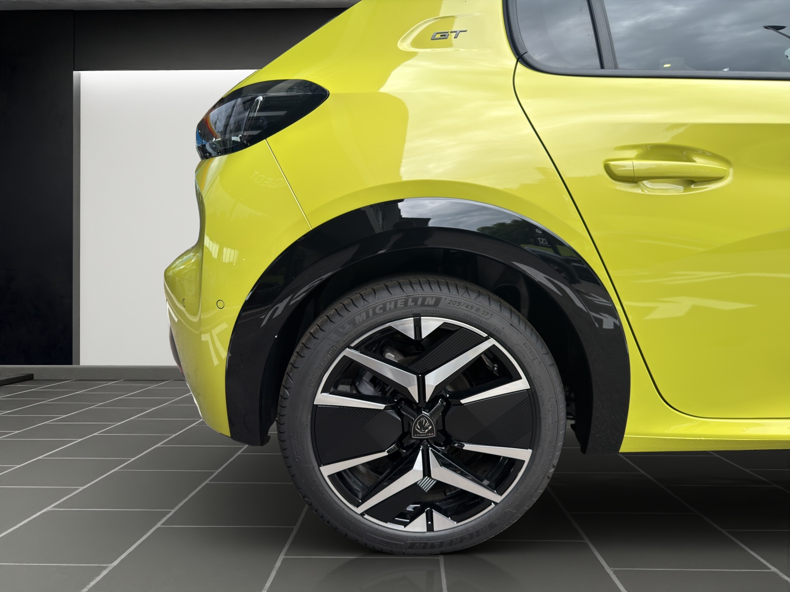 PEUGEOT 208 NEW 1.2 Hybrid 145 GT-image-9
