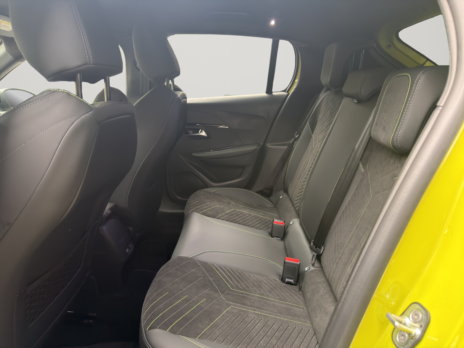 PEUGEOT 208 NEW 1.2 Hybrid 145 GT-image-7