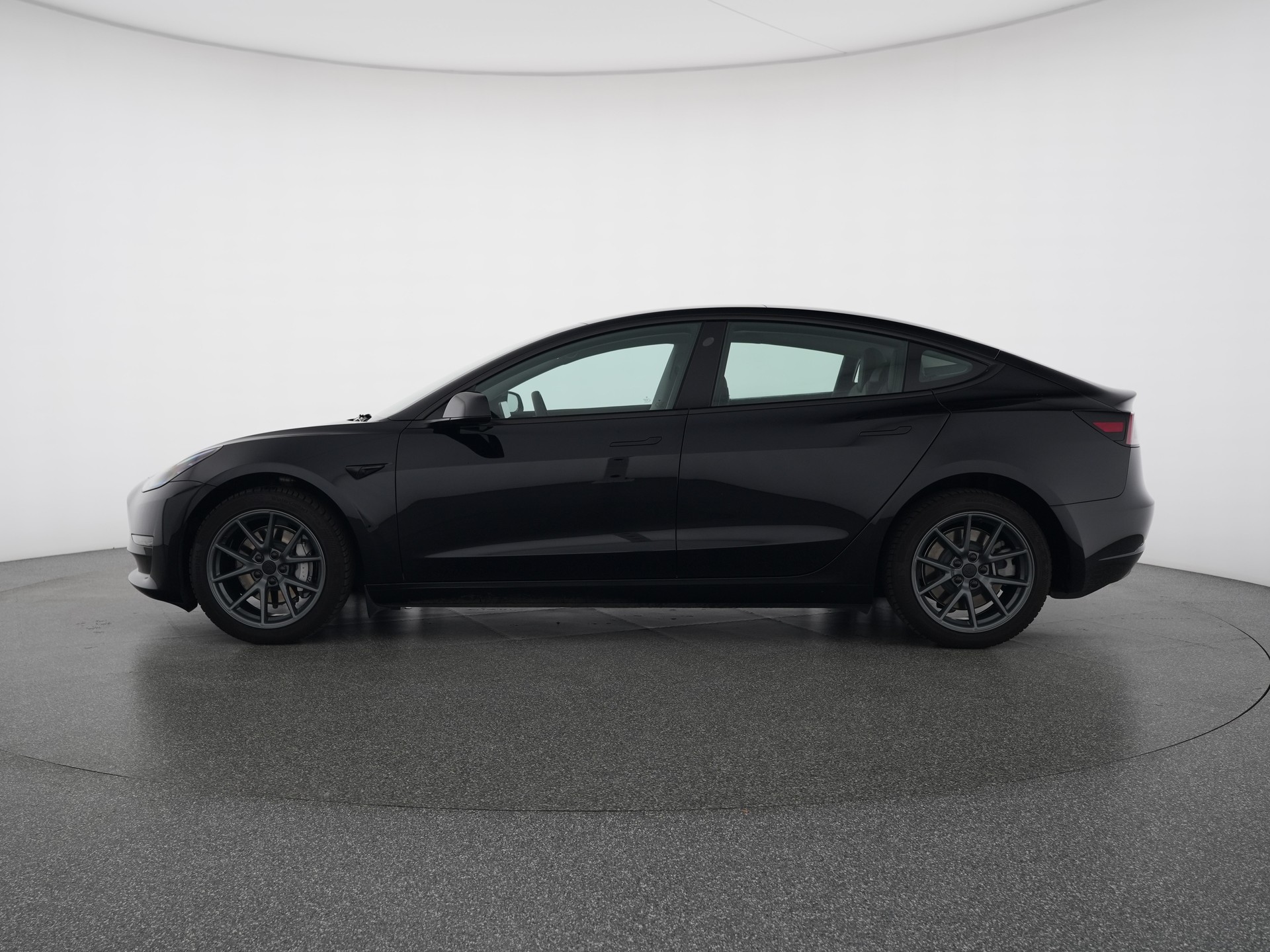 TESLA Model 3 RWD-showroom-element-1