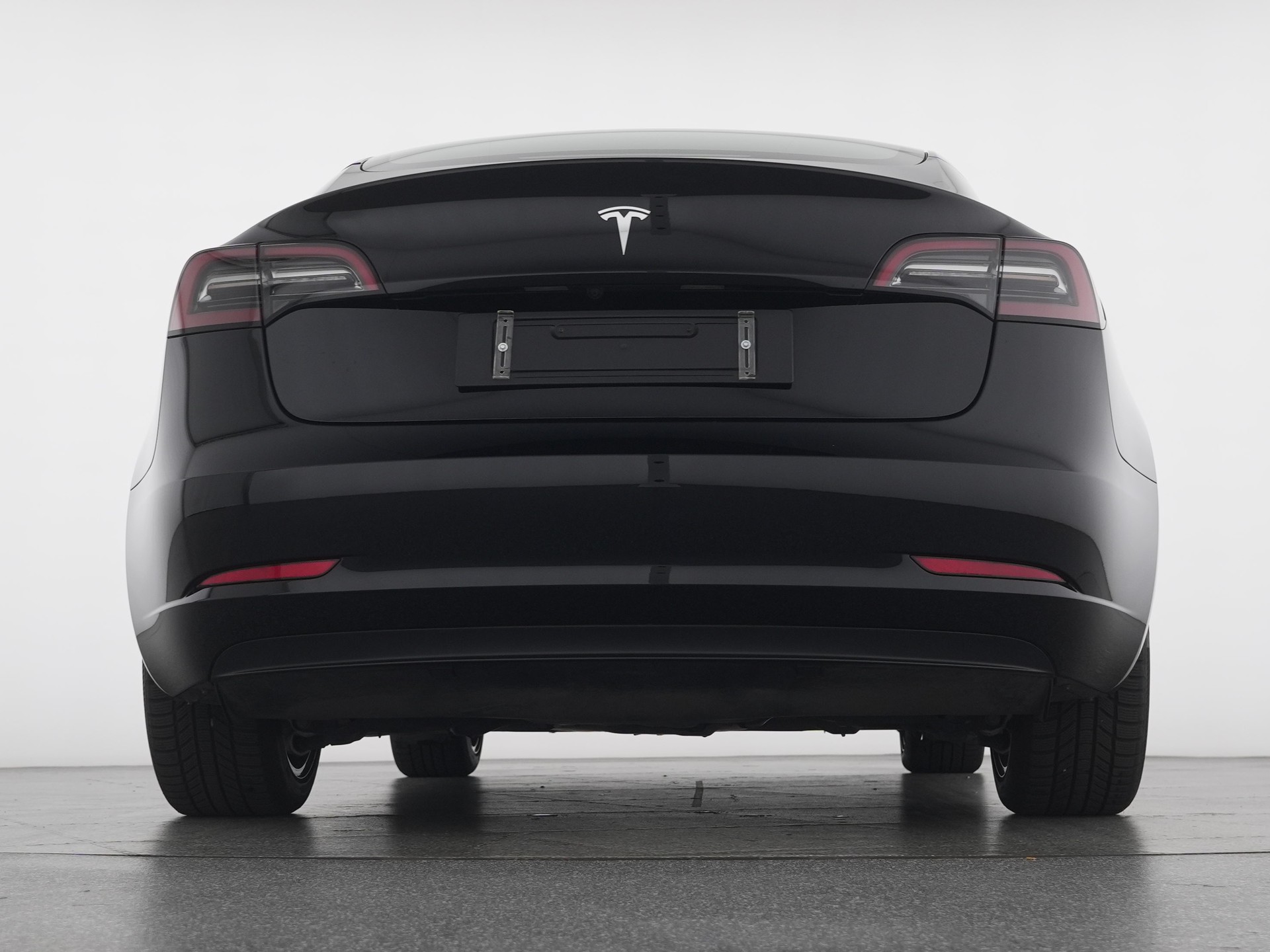 TESLA Model 3 RWD-showroom-element-3
