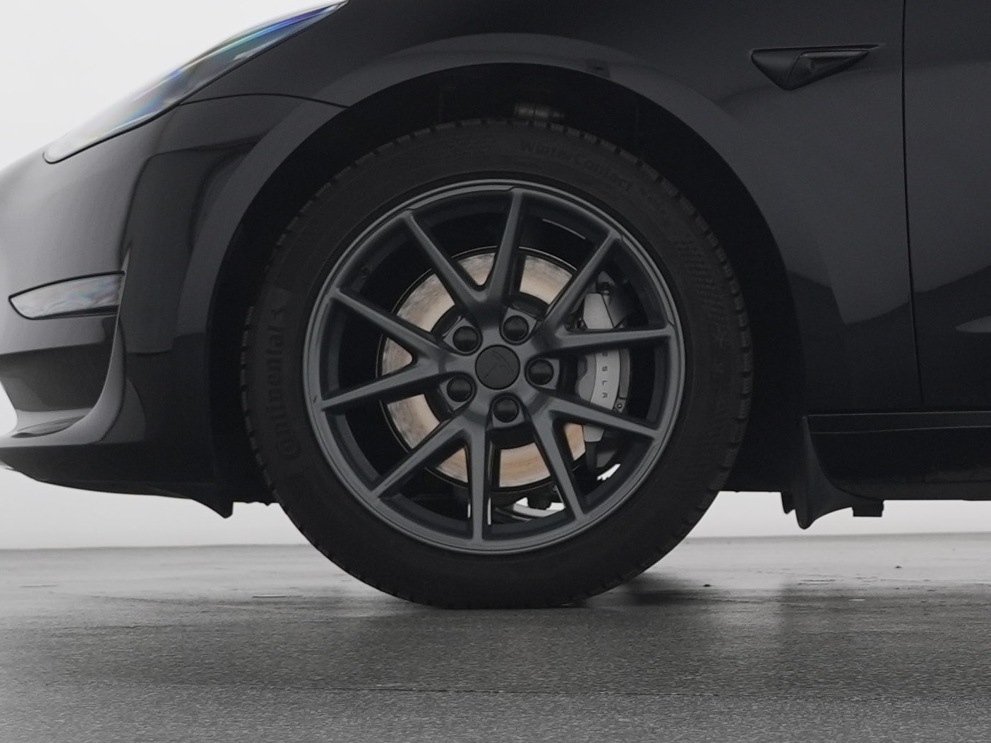 TESLA Model 3 RWD-showroom-element-2
