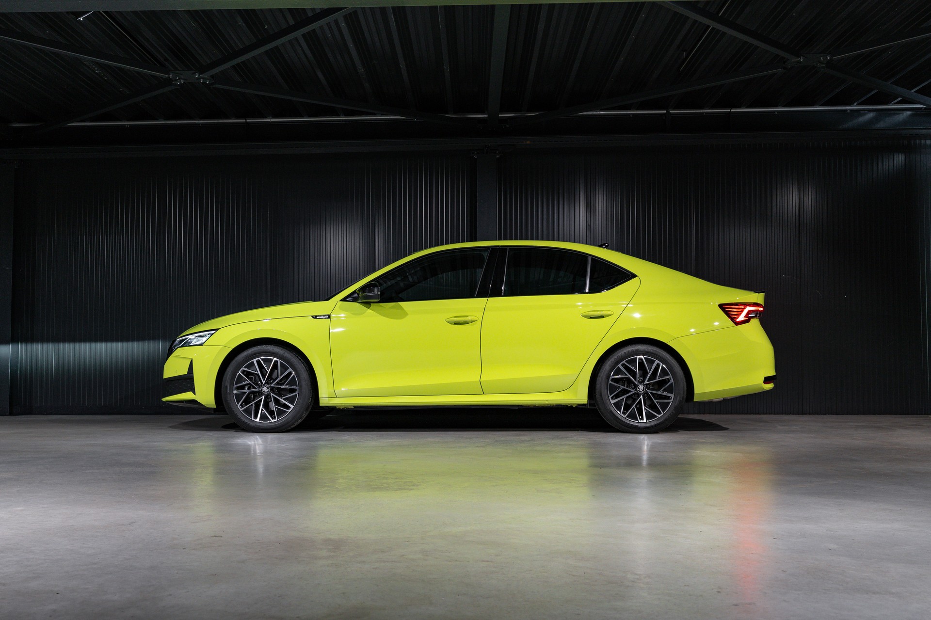SKODA Octavia Combi 2.0 TSI DSG Sport Line 4x4-showroom-element-2