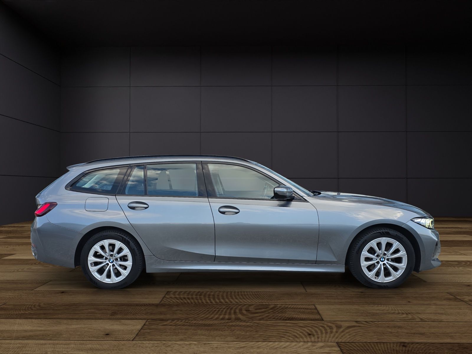 BMW 320 d xDrive 48V Touring Steptronic-image-4