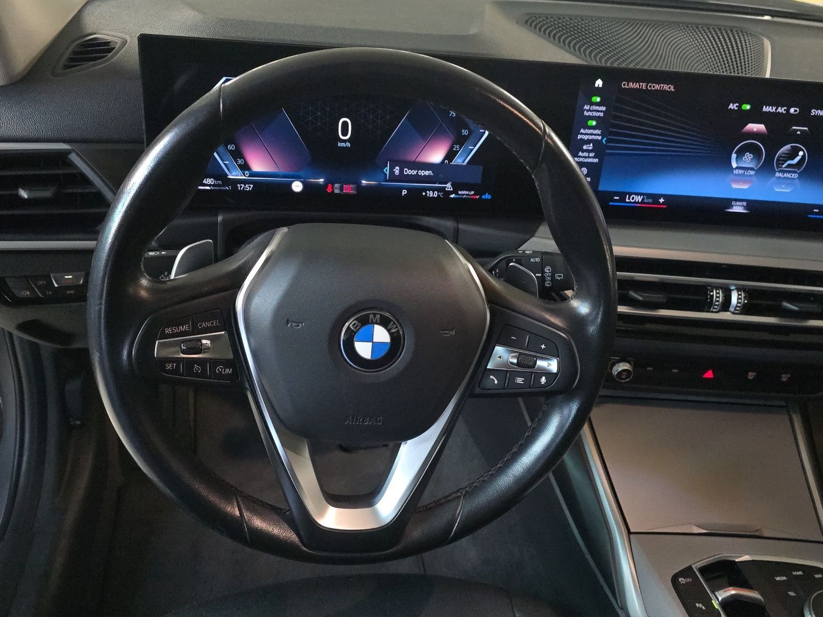 BMW 320 d xDrive 48V Touring Steptronic-image-11