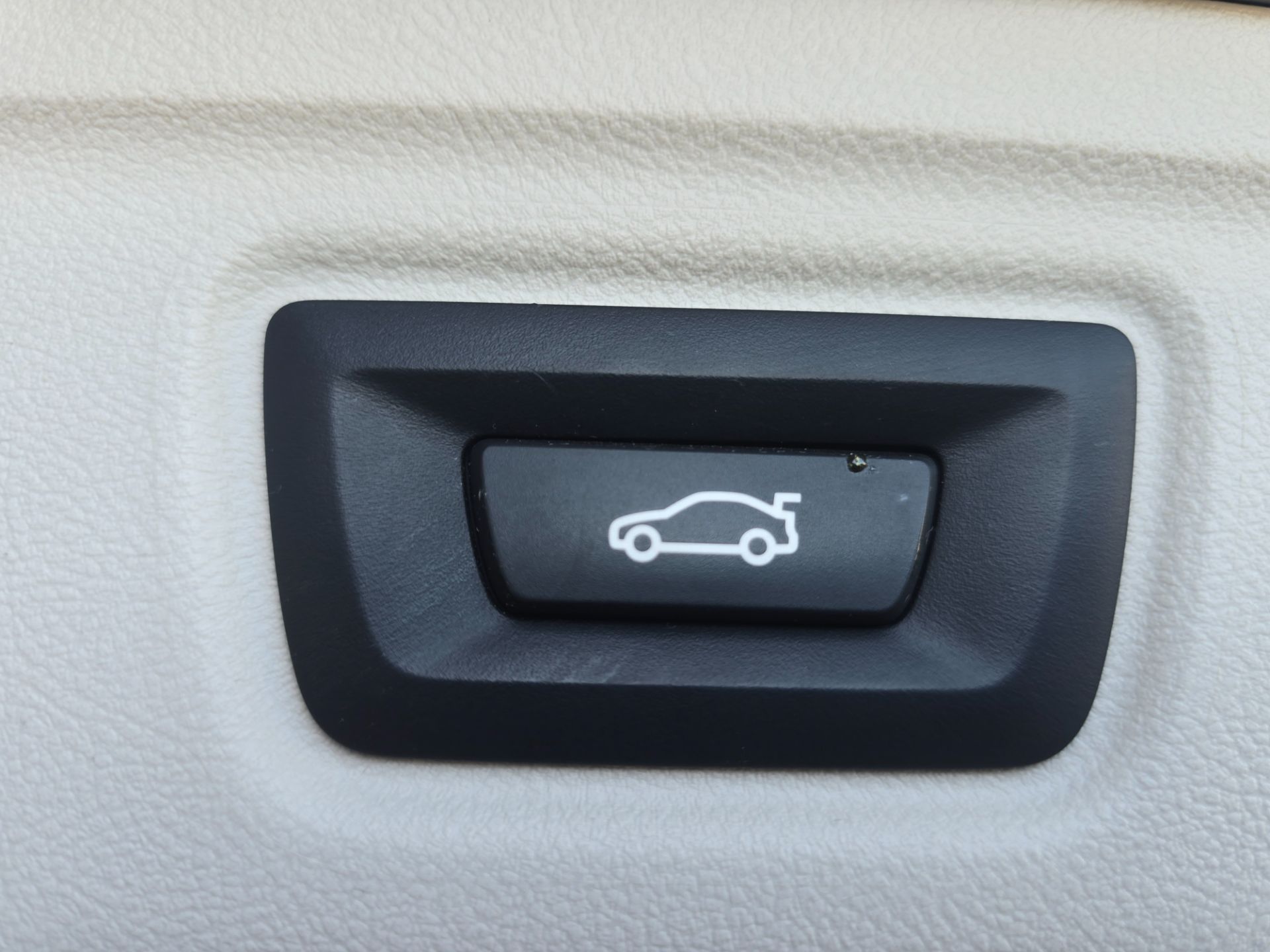 BMW 320 d xDrive 48V Touring Steptronic-image-22
