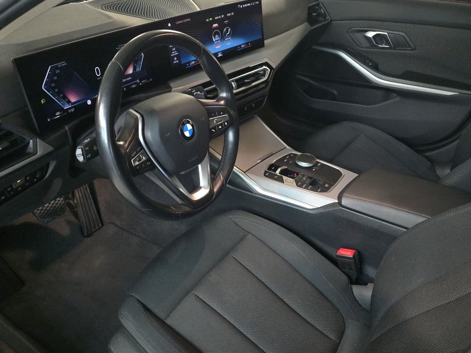 BMW 320 d xDrive 48V Touring Steptronic-image-9