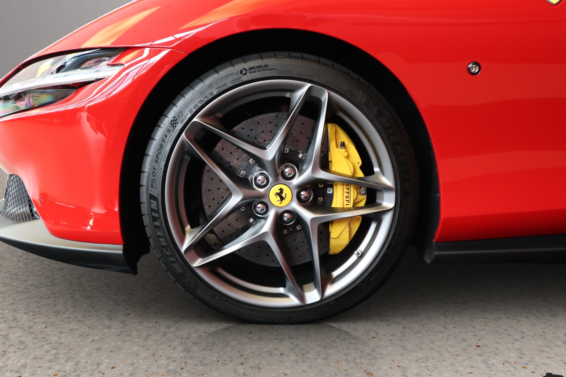 FERRARI Roma 3.9 V8 T Spider-image-31