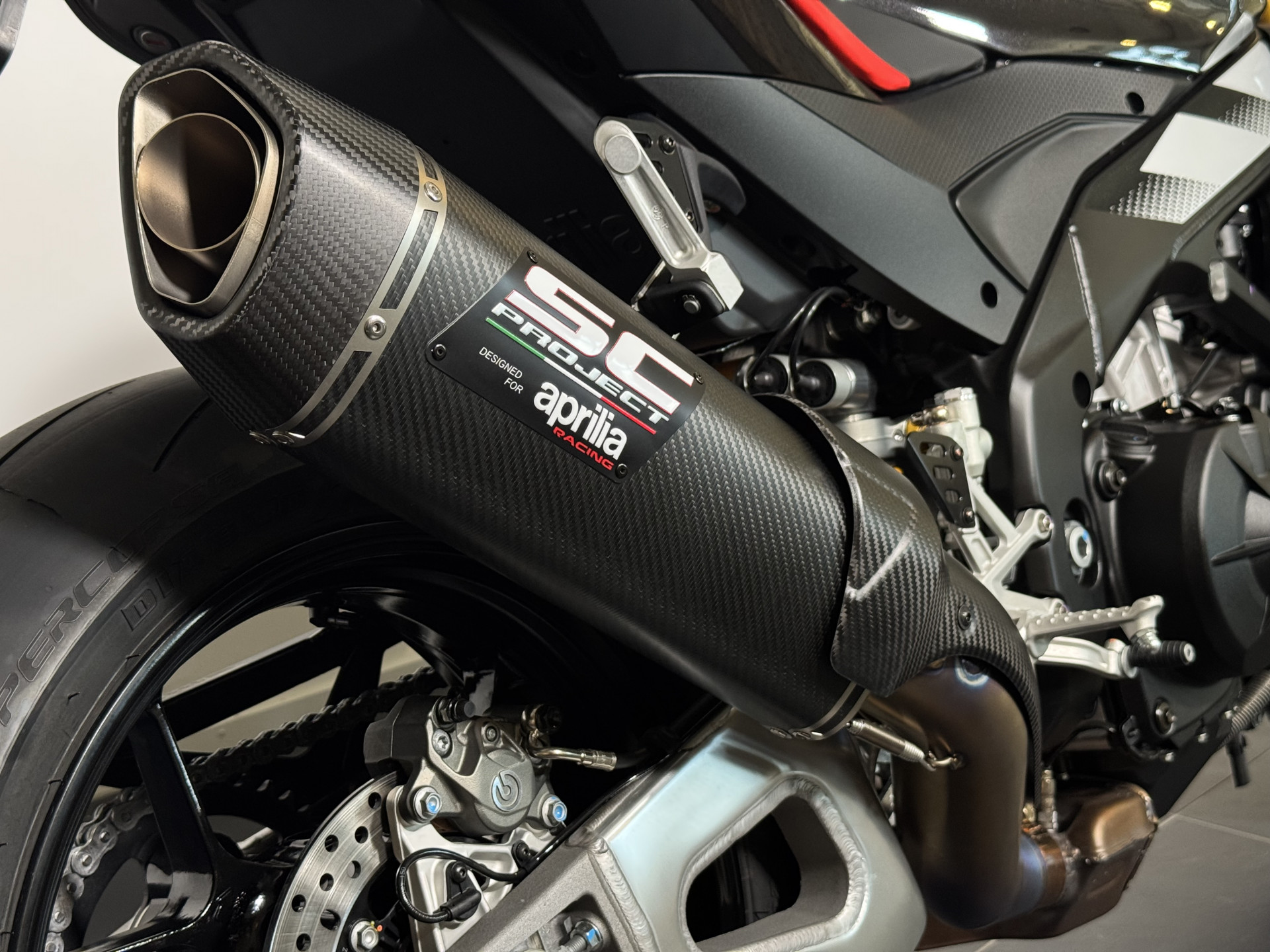 APRILIA Tuono V4 1100 Factory-image-4