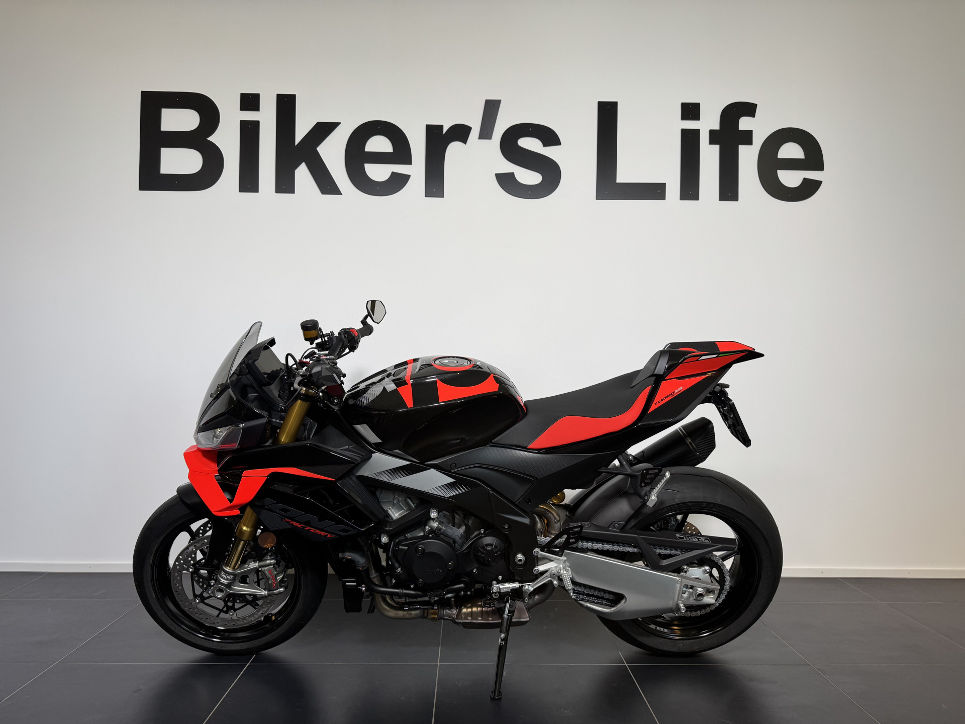 APRILIA Tuono V4 1100 Factory-image-1