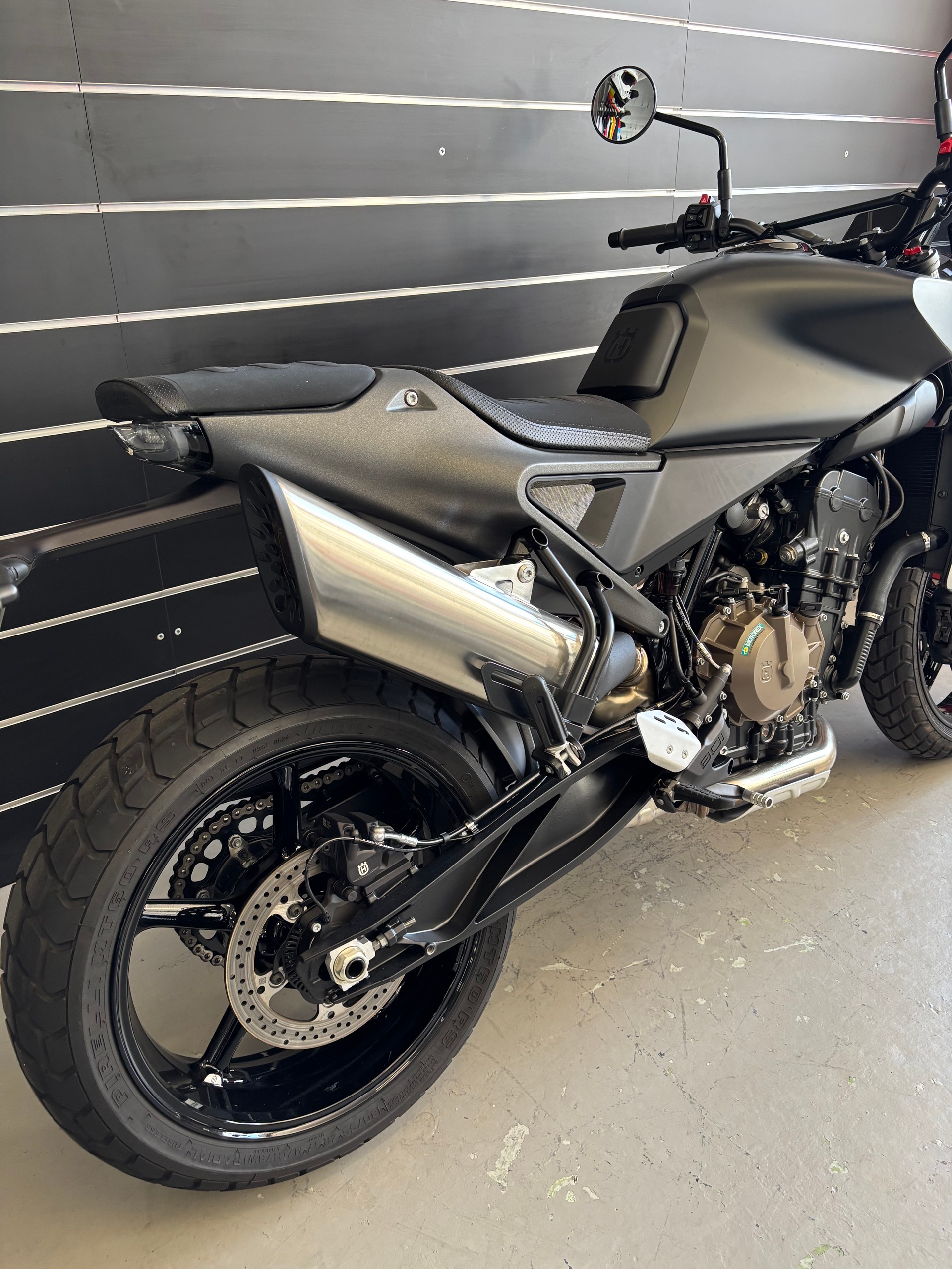 HUSQVARNA SVARTPILEN 801-image-3