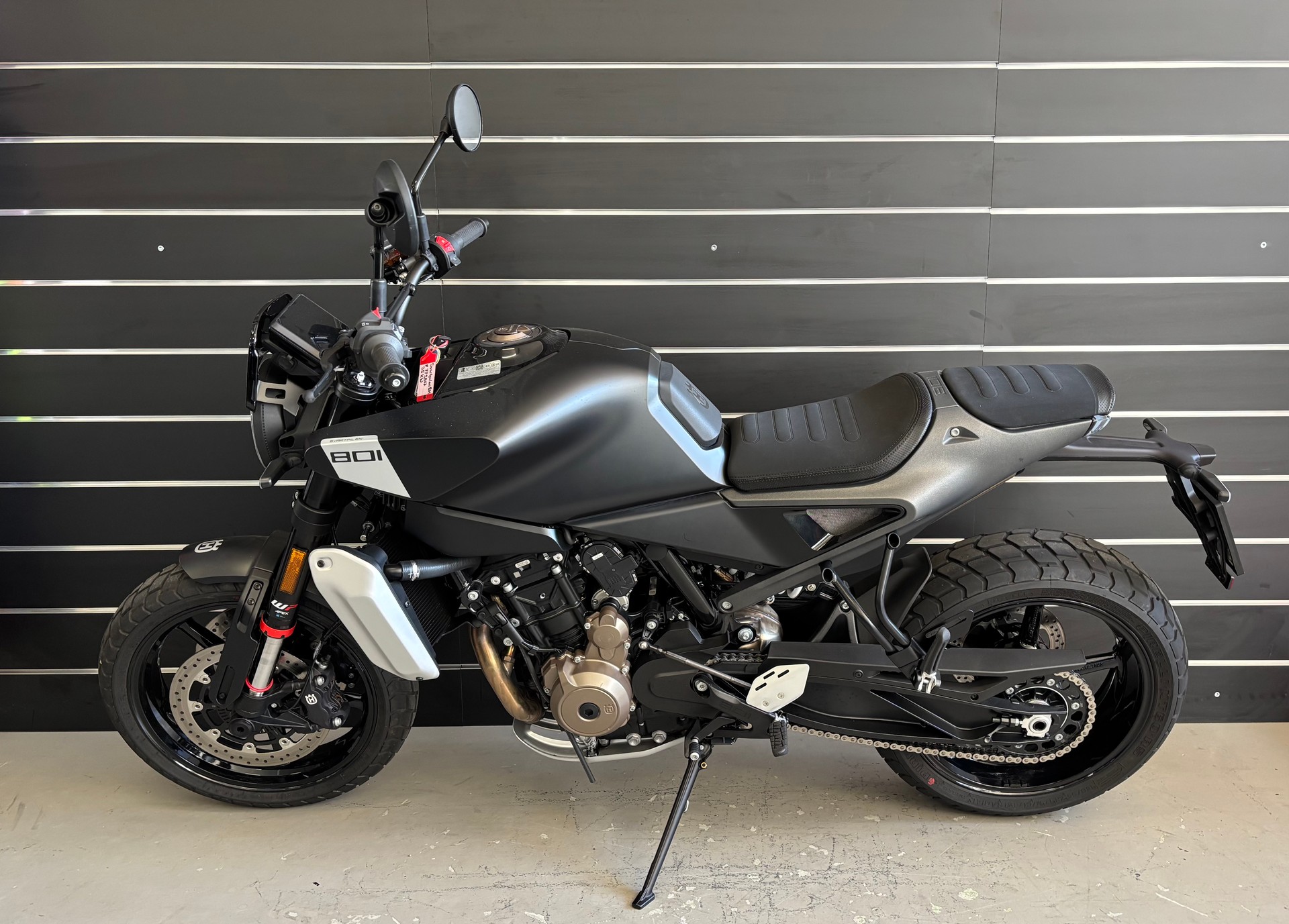 HUSQVARNA SVARTPILEN 801-image-1