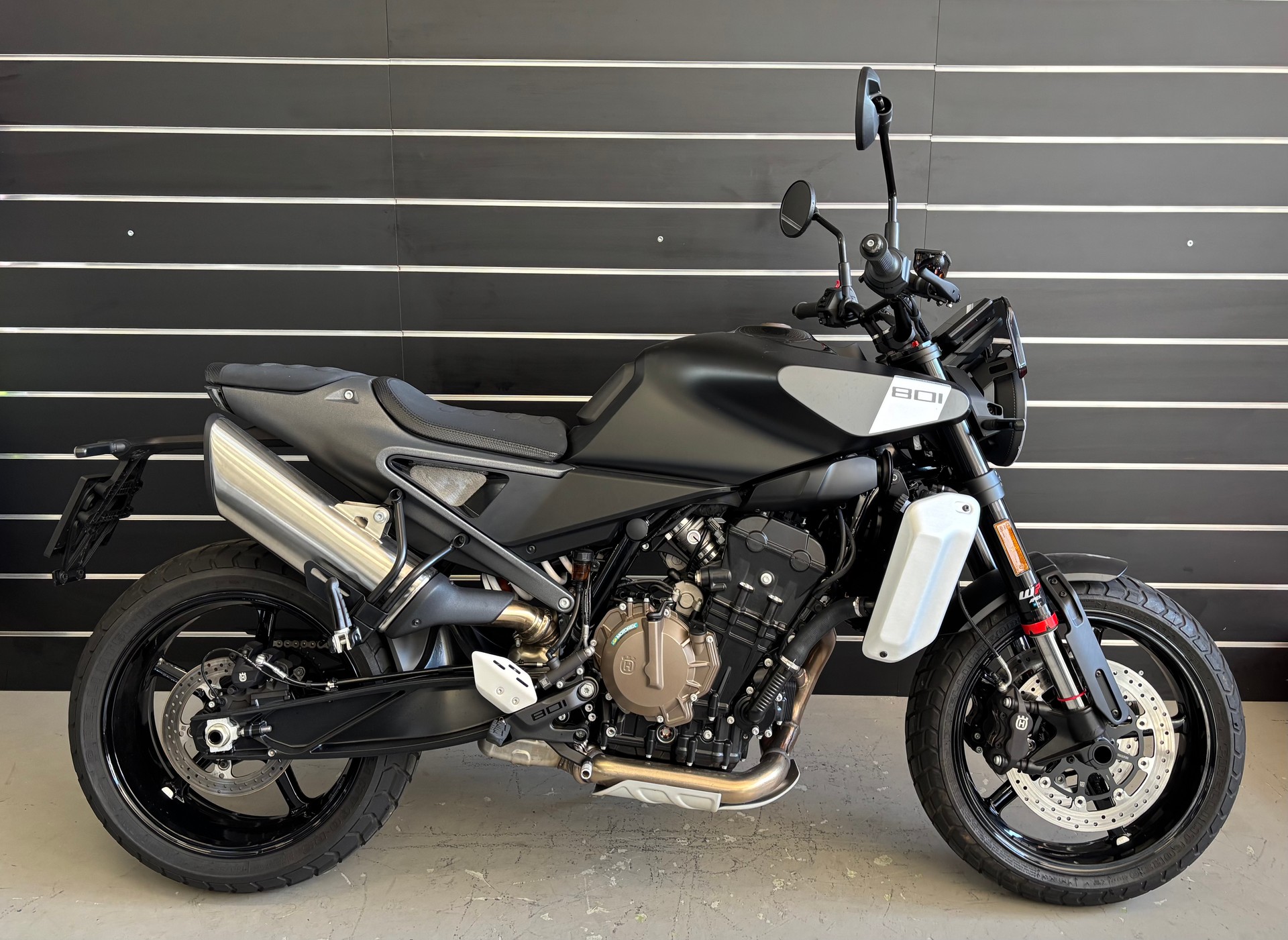 HUSQVARNA SVARTPILEN 801-image-0
