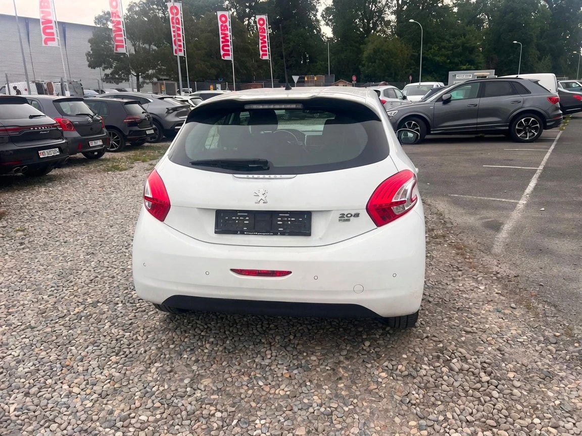 PEUGEOT 208 1.4 e-HDi Active EGS5-image-2