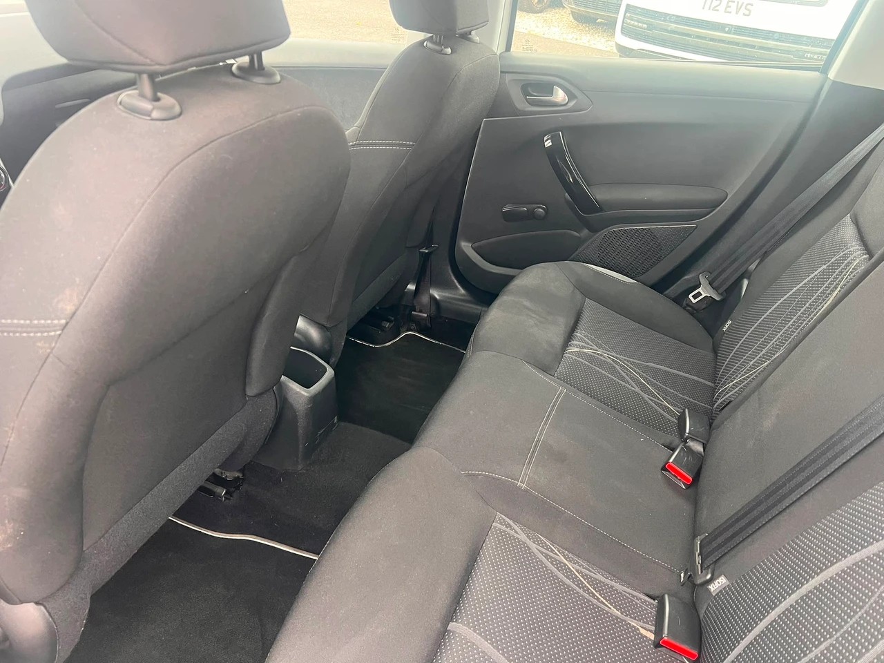 PEUGEOT 208 1.4 e-HDi Active EGS5-image-6