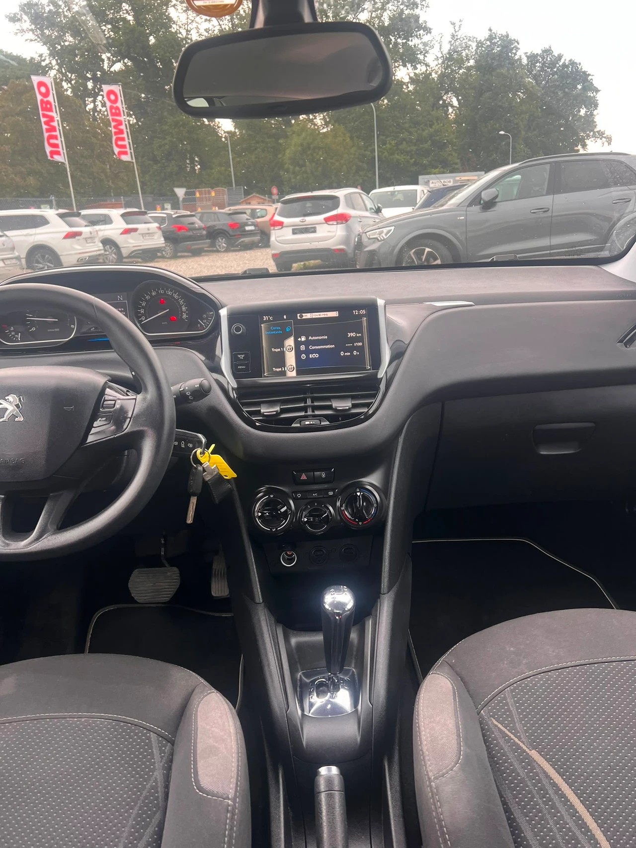 PEUGEOT 208 1.4 e-HDi Active EGS5-image-5