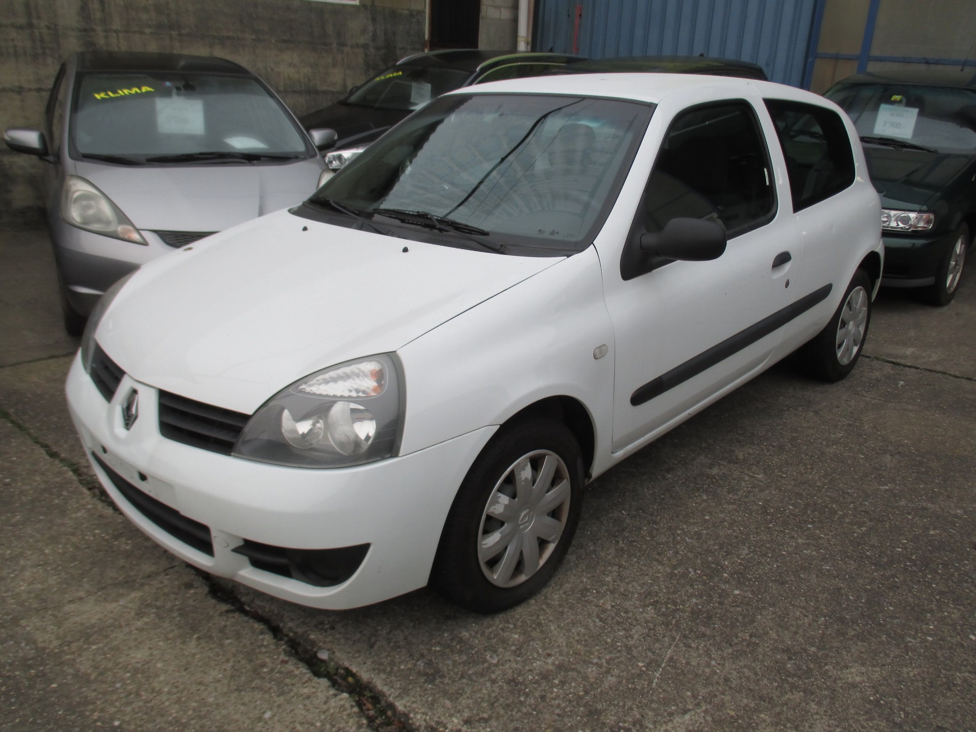 RENAULT CLIO 1.2 FÜR EXPORT (MOTOR + GETRIEBE DEFEKT)