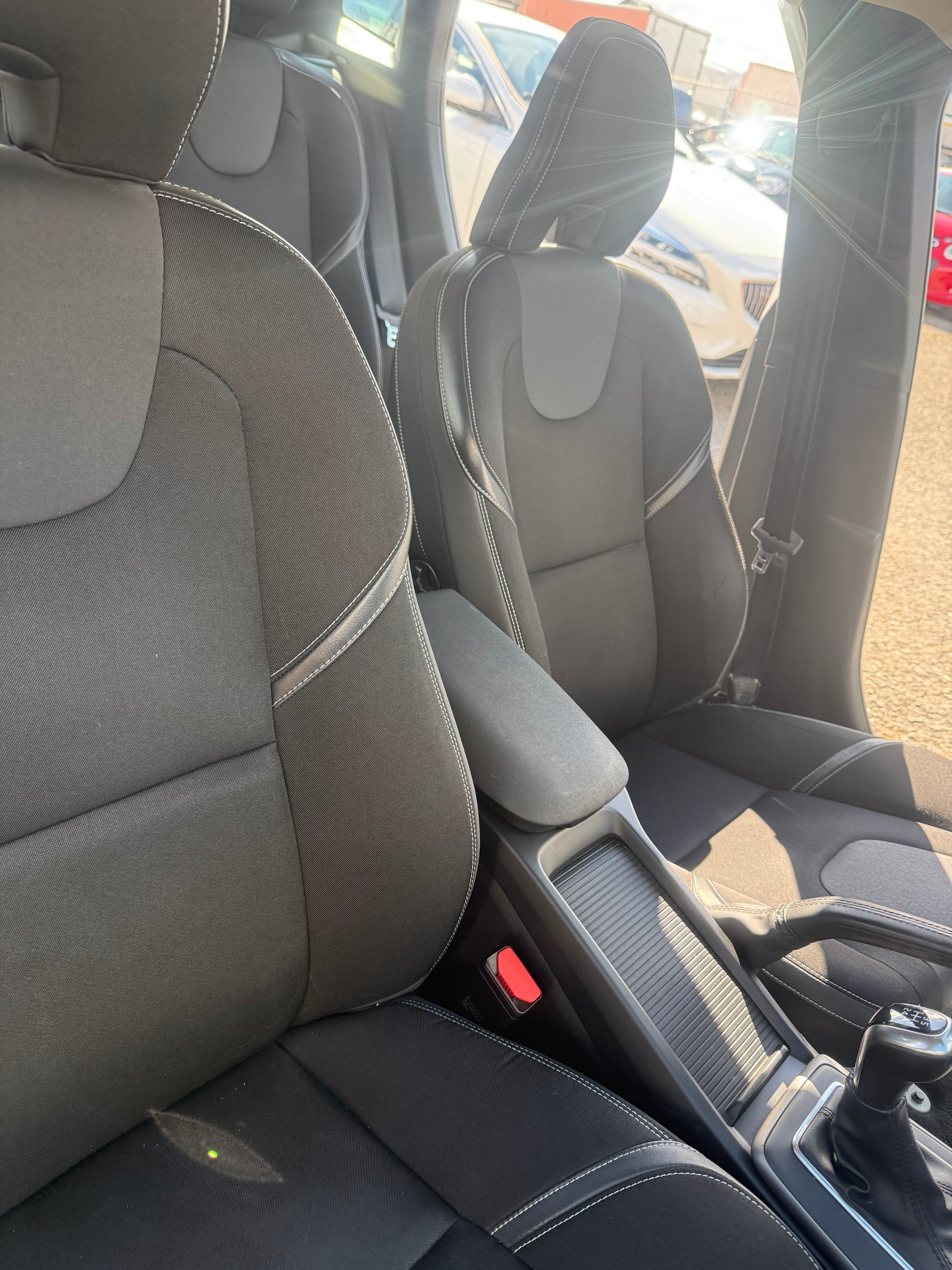 VOLVO V40 D2 Momentum-image-6
