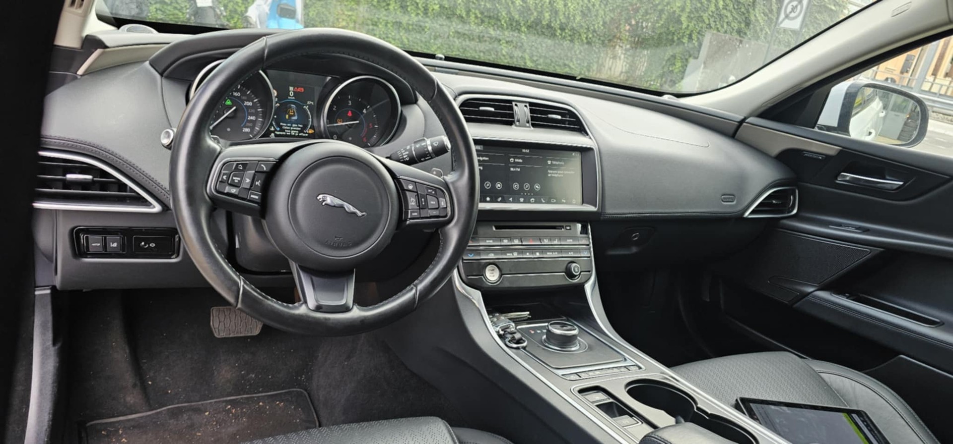 JAGUAR XE 20d Pure Automat-image-9