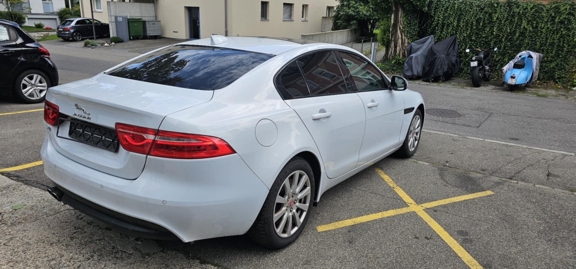 JAGUAR XE 20d Pure Automat-image-5