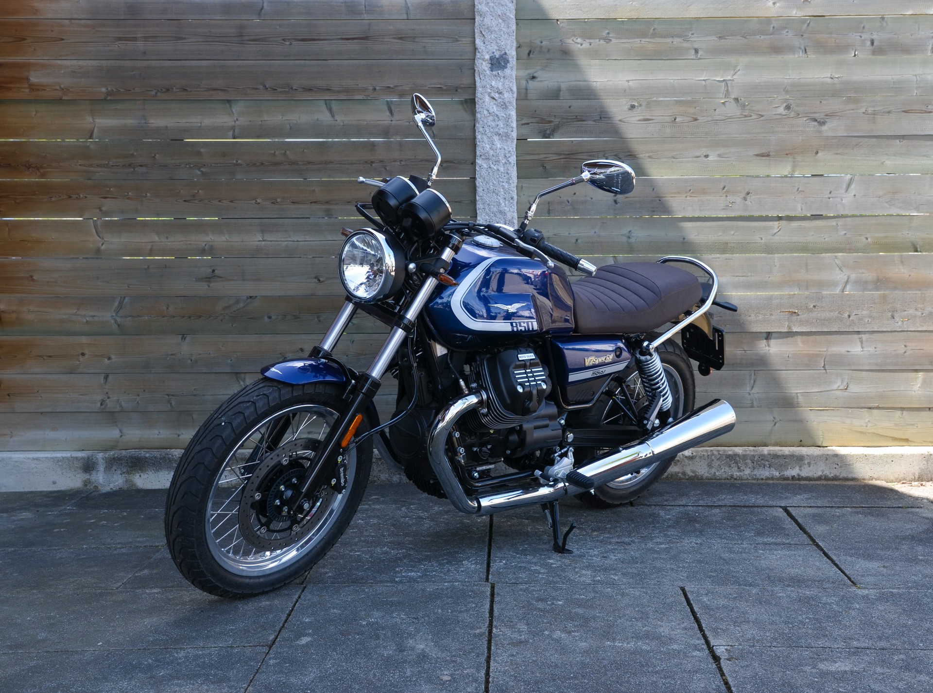 MOTO GUZZI V7 IV 850 Special-image-1