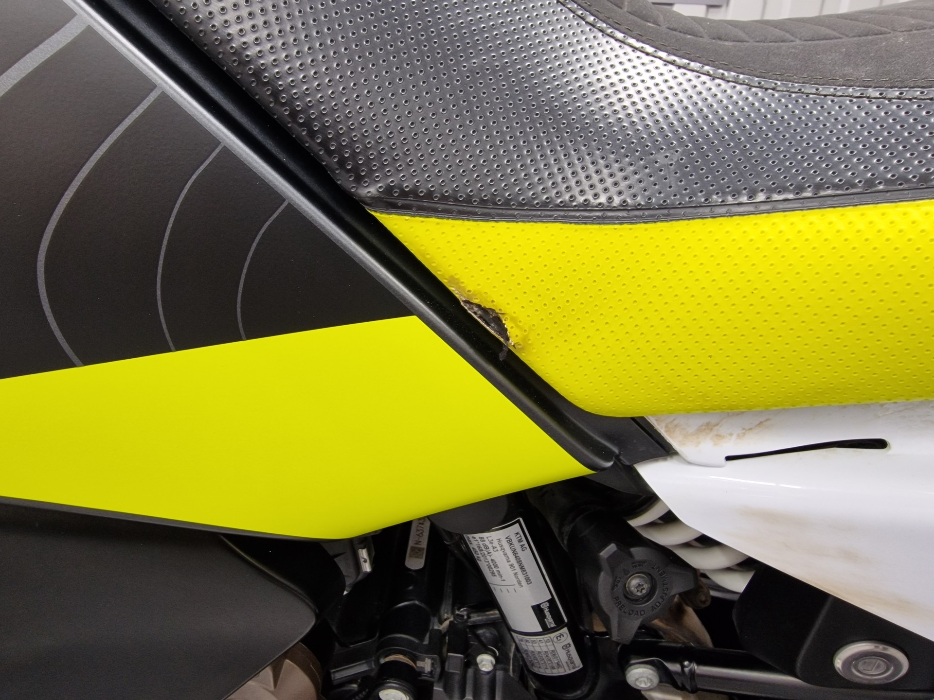 HUSQVARNA Norden 901-image-15