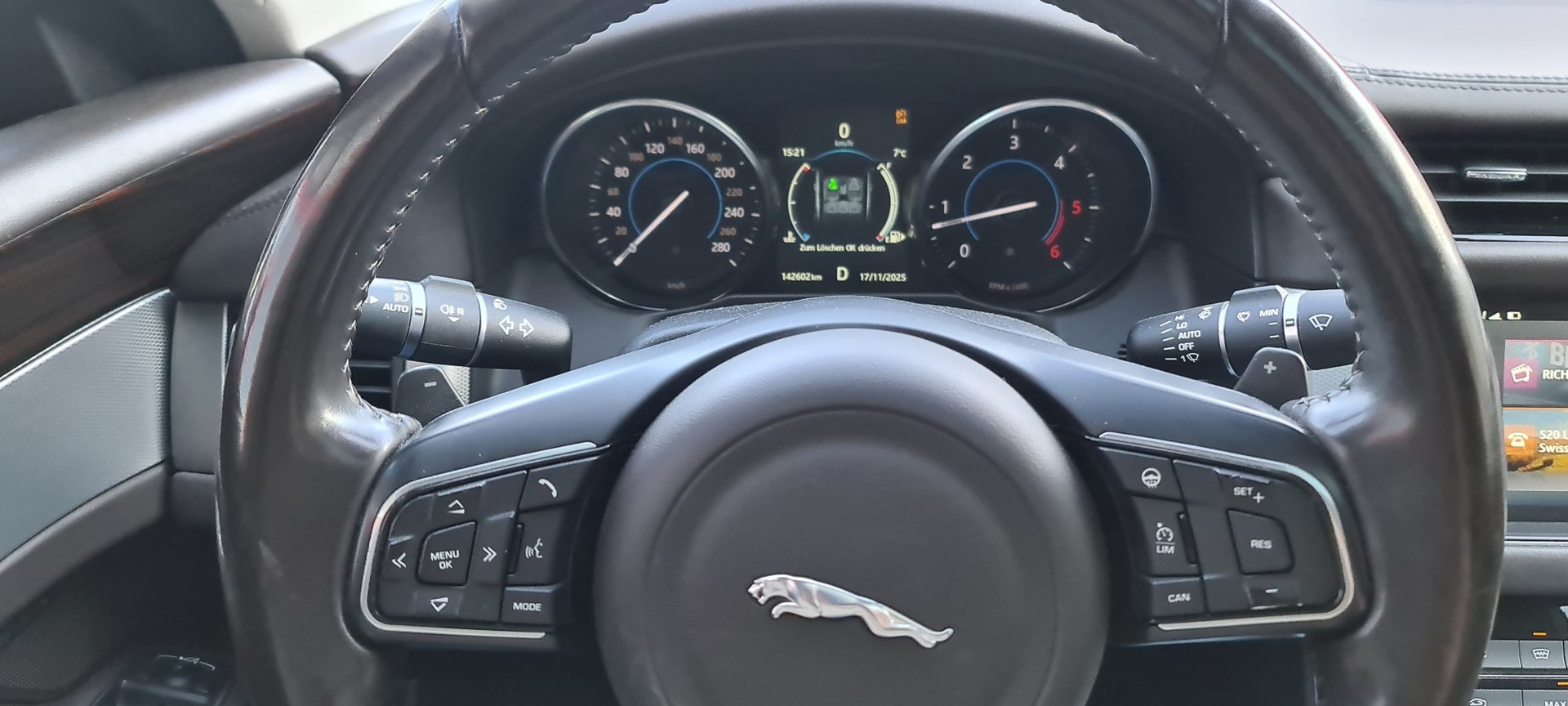 JAGUAR XF 20d Portfolio Automatic-image-25