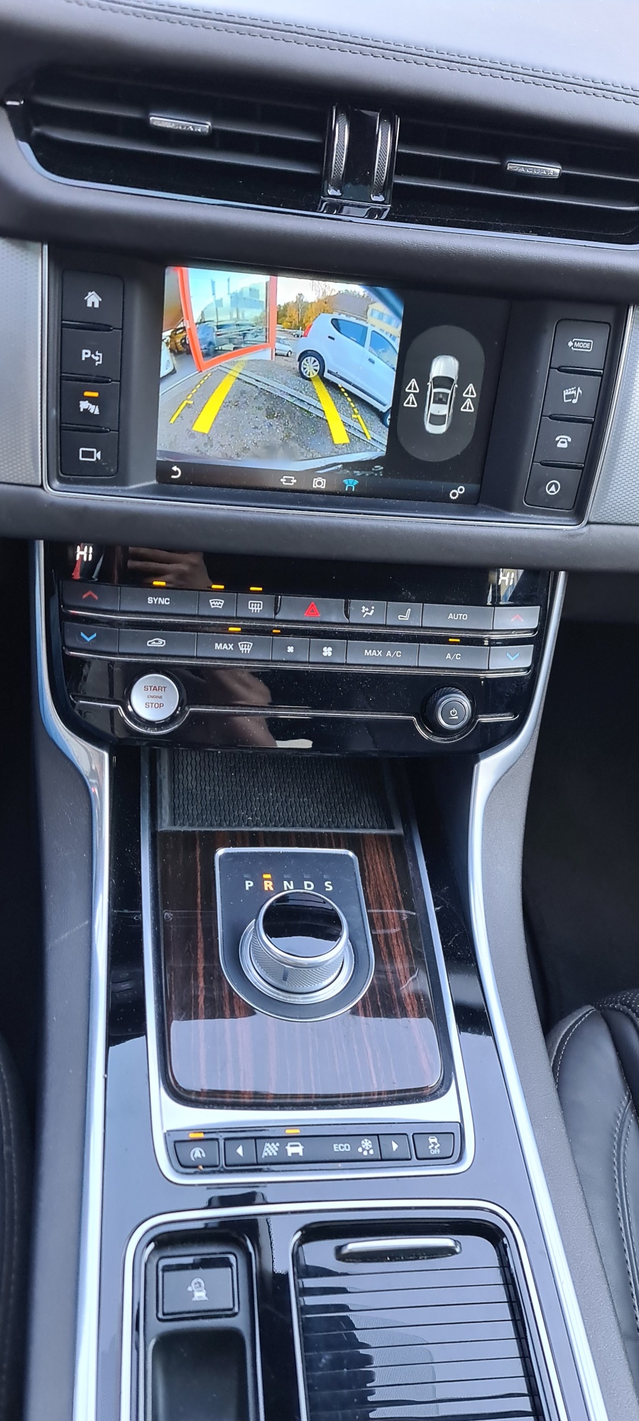 JAGUAR XF 20d Portfolio Automatic-image-30