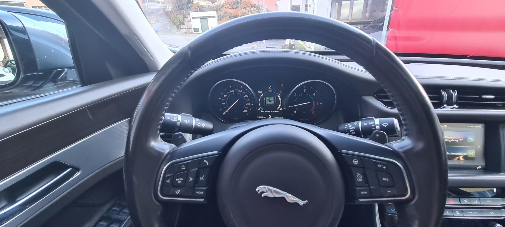 JAGUAR XF 20d Portfolio Automatic-image-24