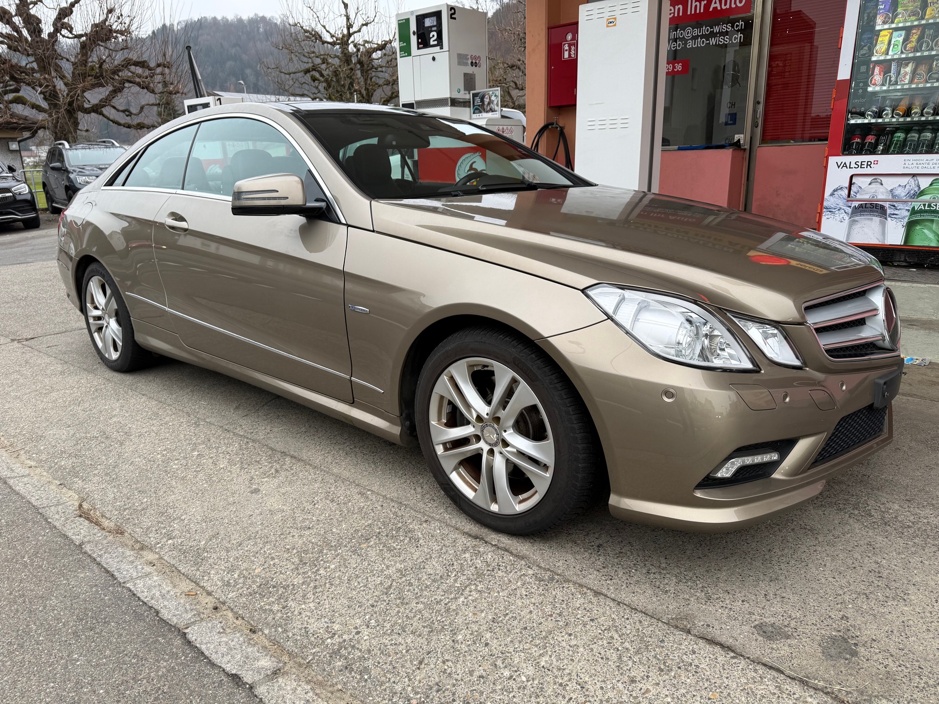 MERCEDES-BENZ E 350 CGI BlueEfficiency 7G-Tronic-showroom-element-2