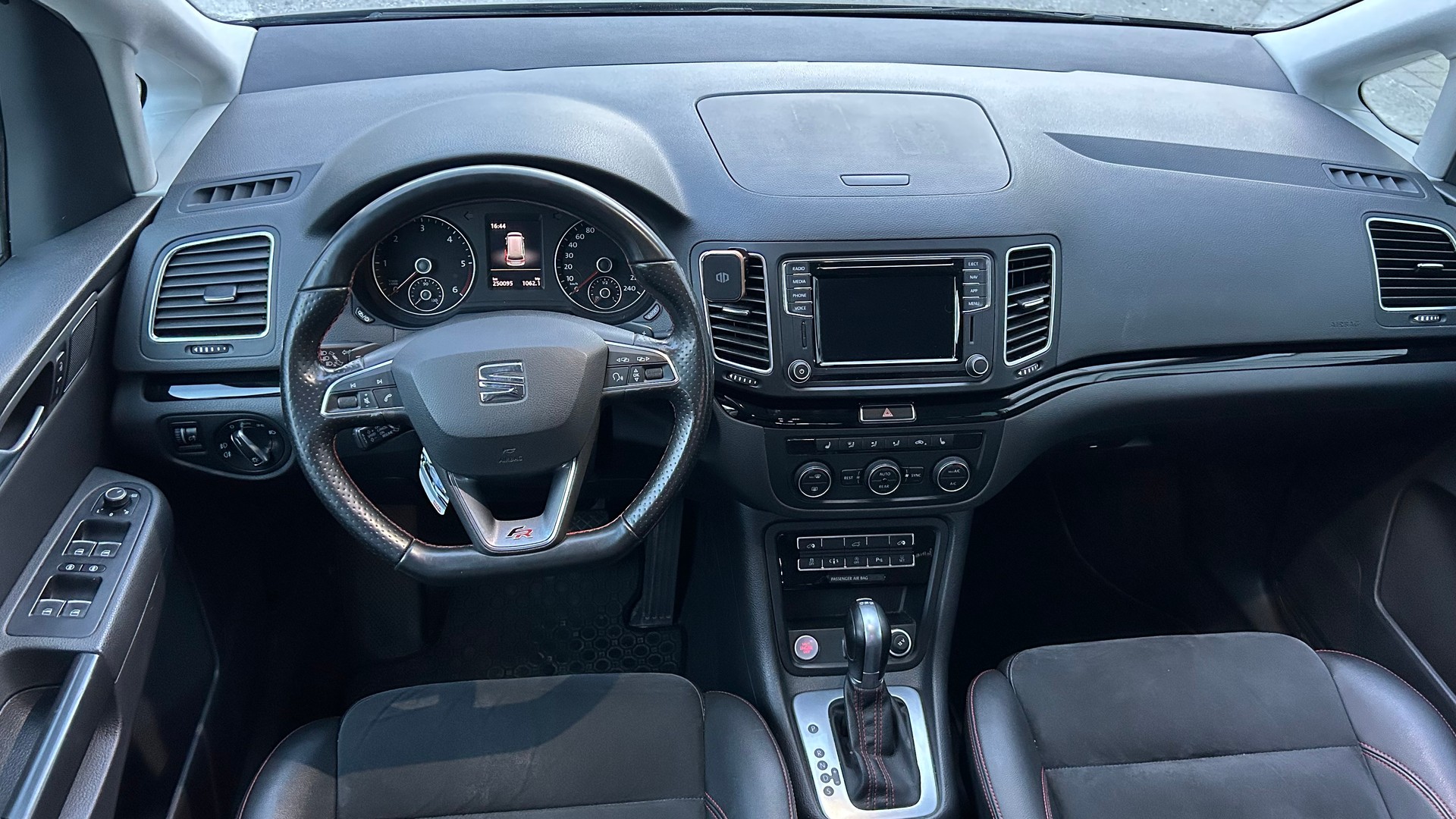SEAT Alhambra 2.0 TDI 4Drive SWISS FR-image-6