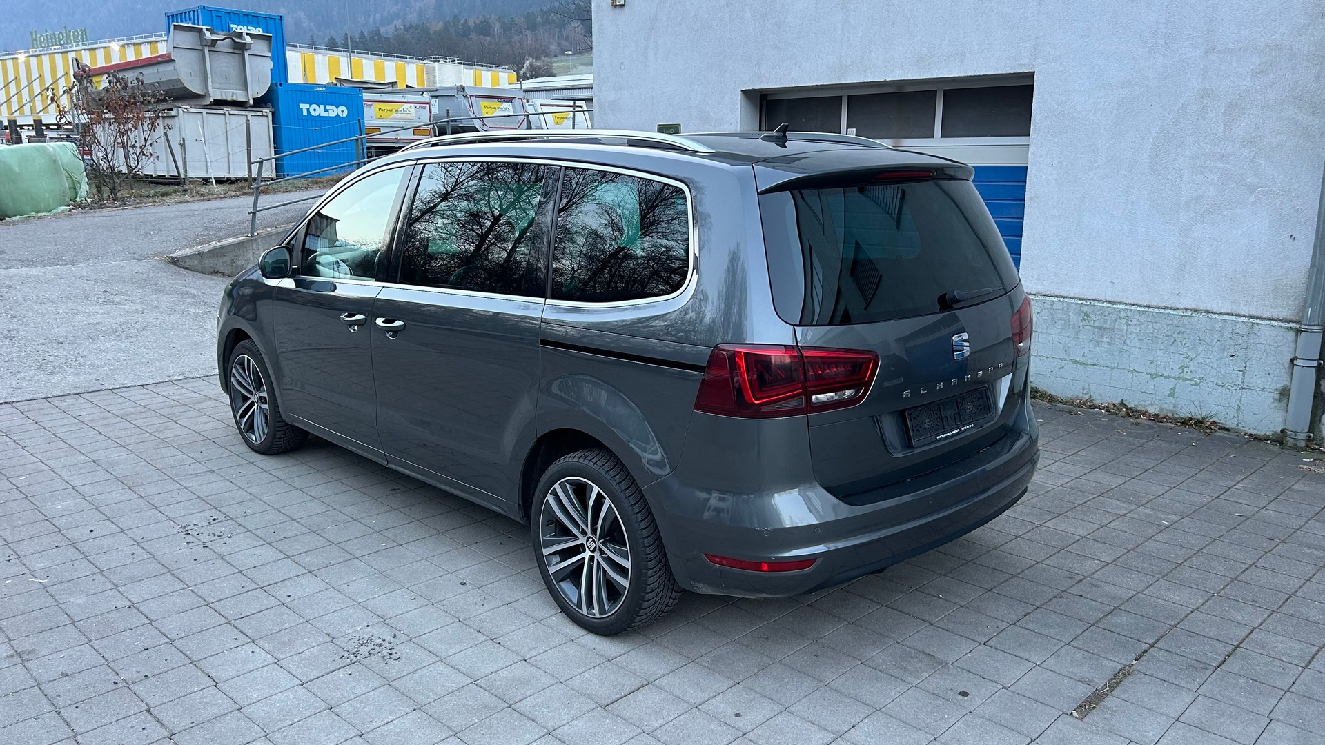 SEAT Alhambra 2.0 TDI 4Drive SWISS FR-image-2
