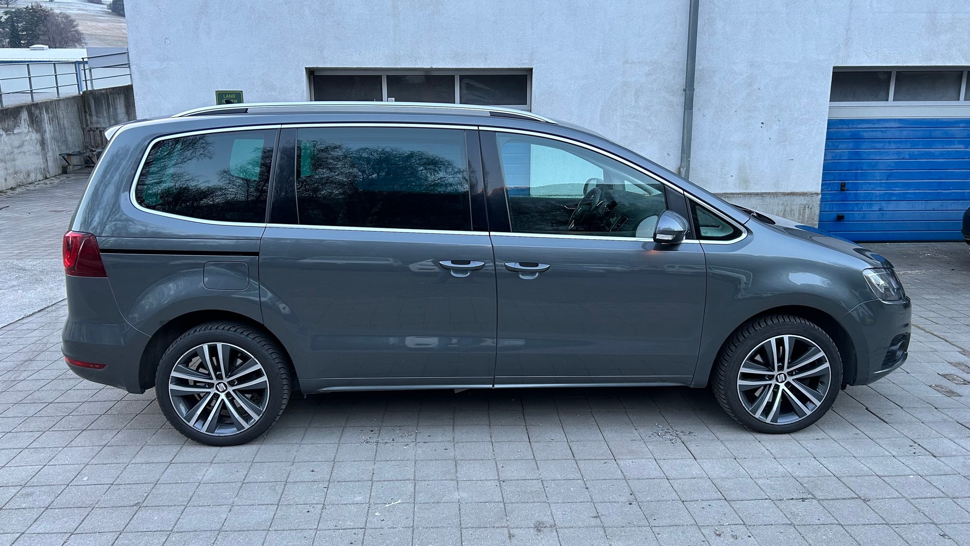 SEAT Alhambra 2.0 TDI 4Drive SWISS FR-image-4