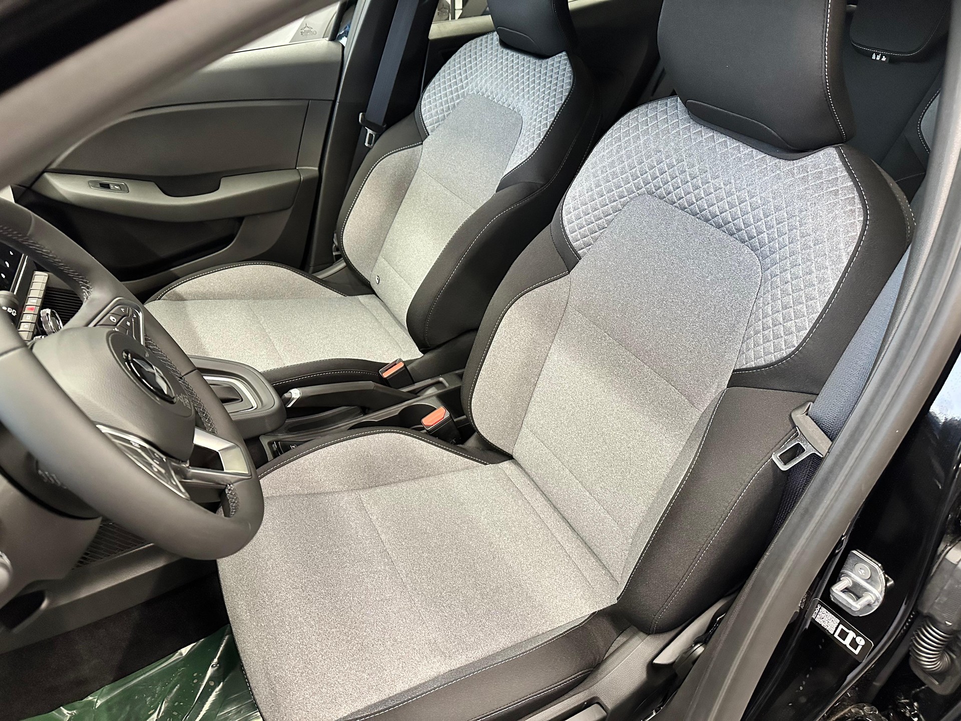 MITSUBISHI Colt 1.6 HEV Invite+-image-7