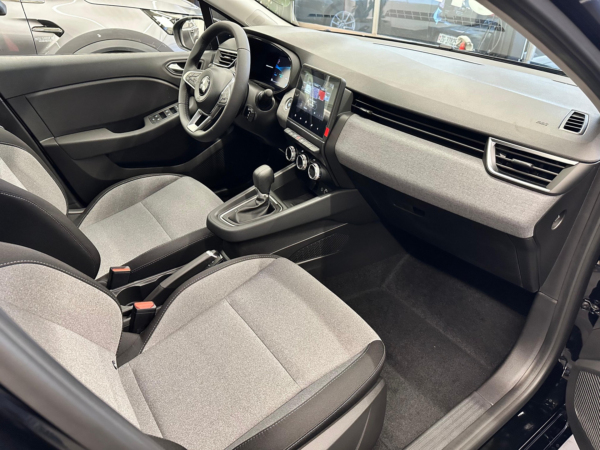 MITSUBISHI Colt 1.6 HEV Invite+-image-10