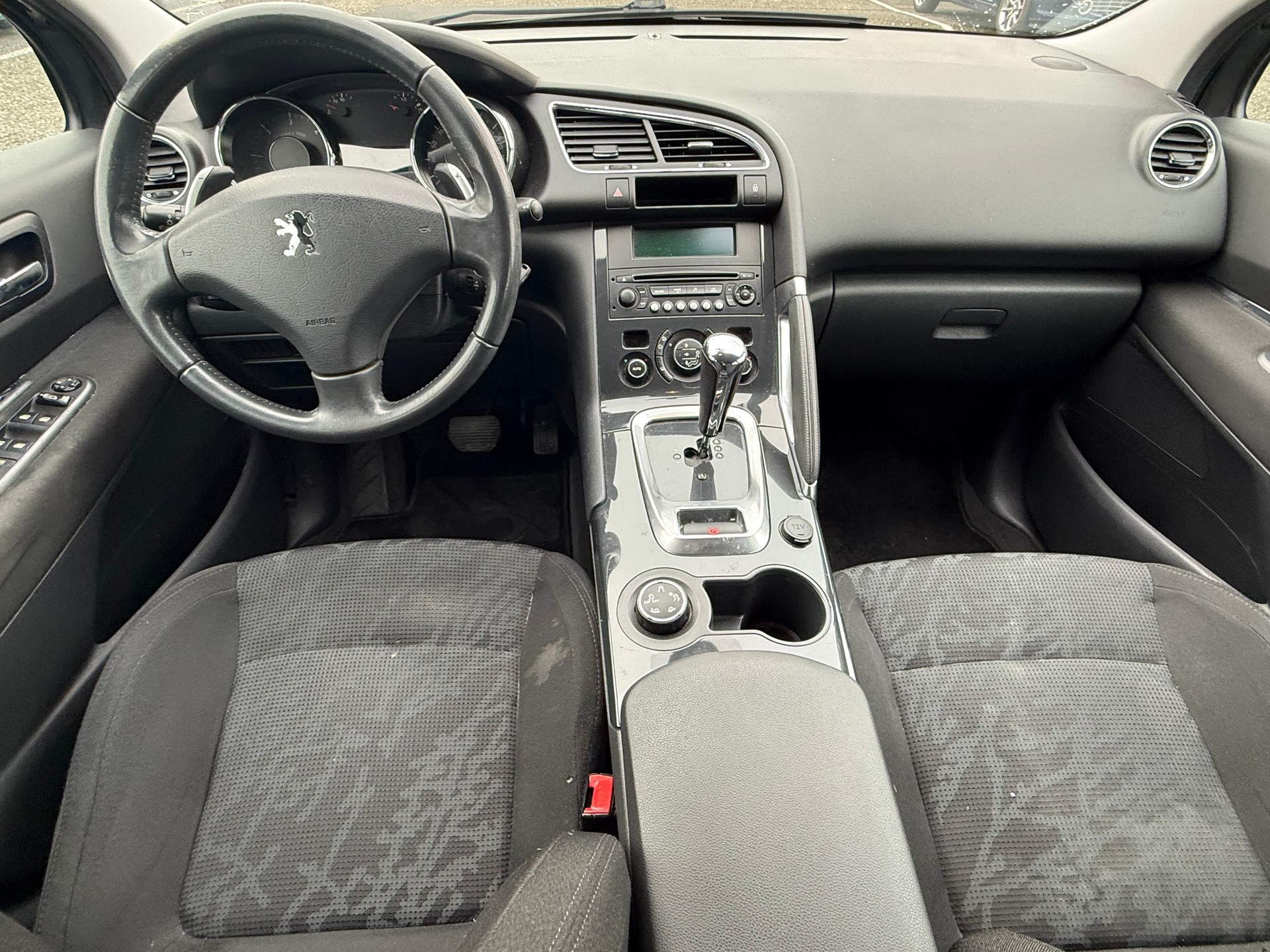 PEUGEOT 3008 1.6 HDI Sport EGS6-image-4