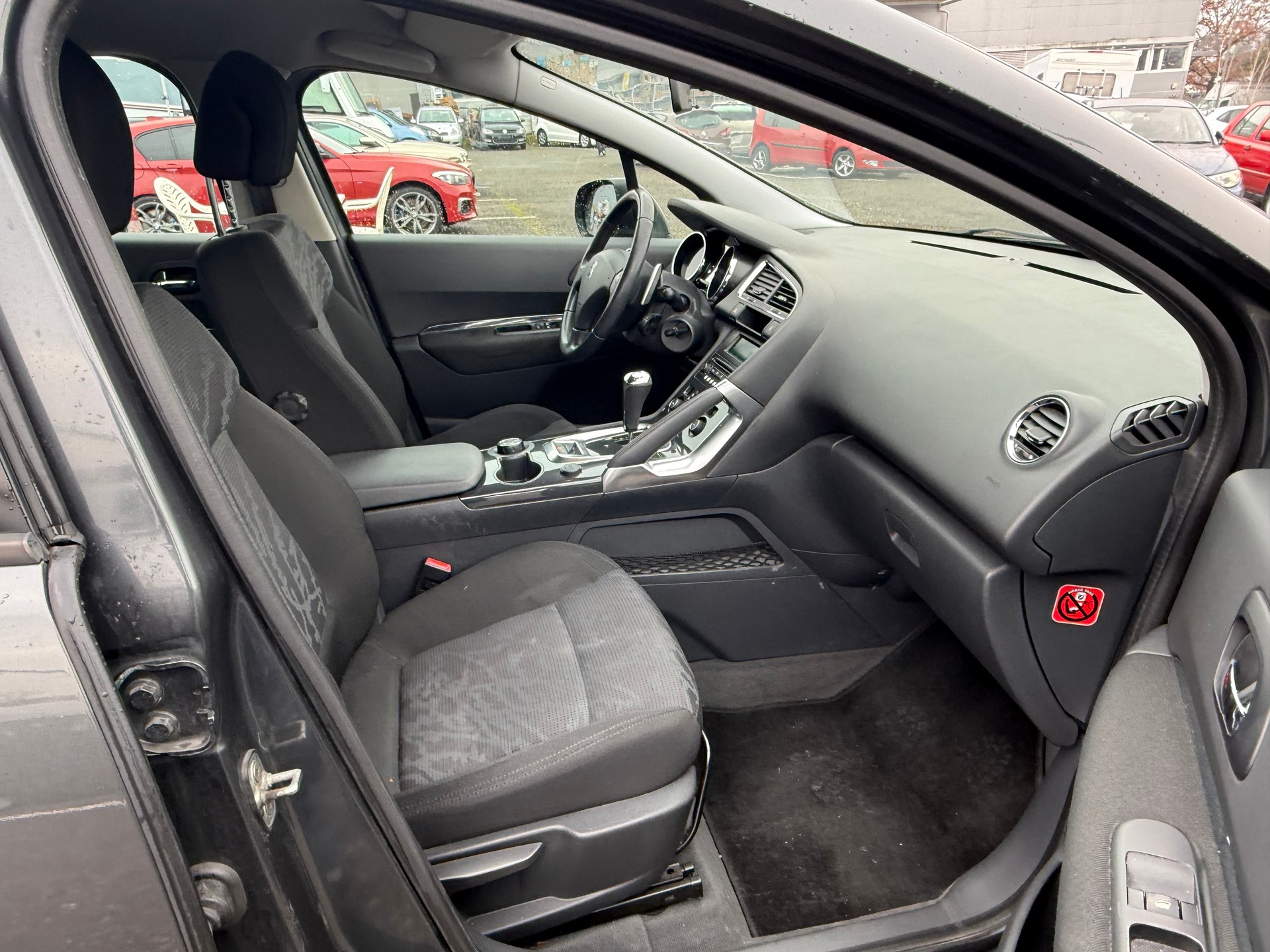 PEUGEOT 3008 1.6 HDI Sport EGS6-image-6
