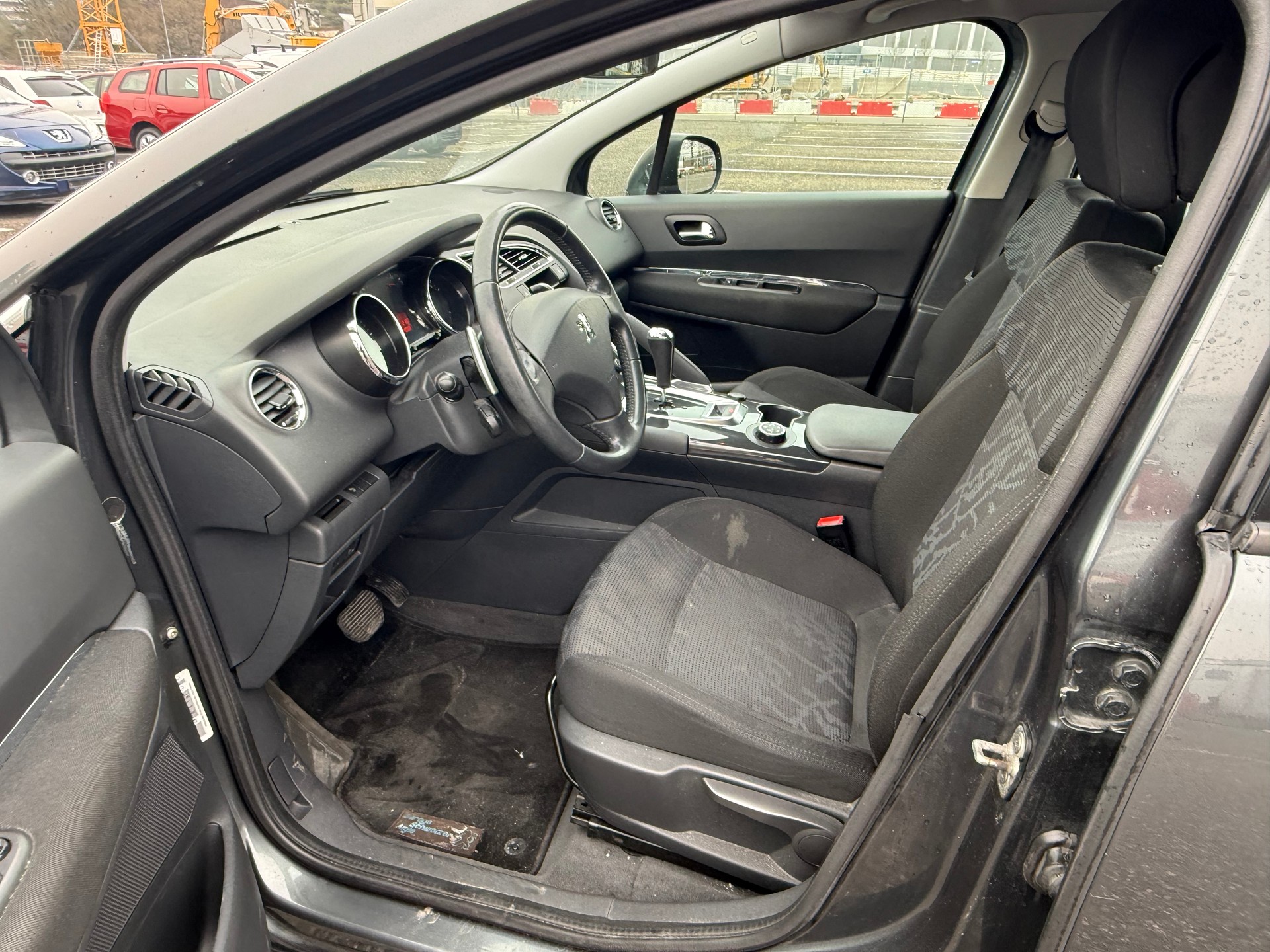 PEUGEOT 3008 1.6 HDI Sport EGS6-image-5