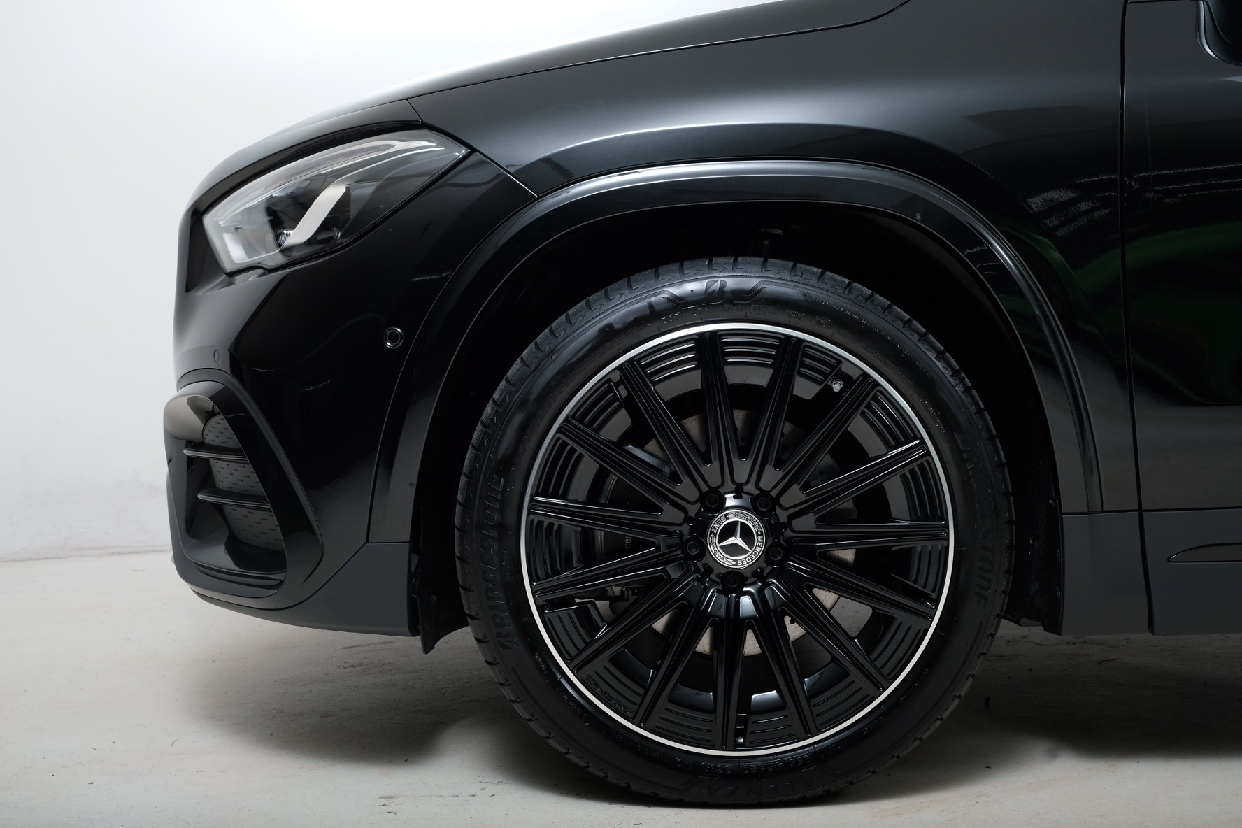 MERCEDES-BENZ GLA 200 Night Star 7G-DCT-image-2