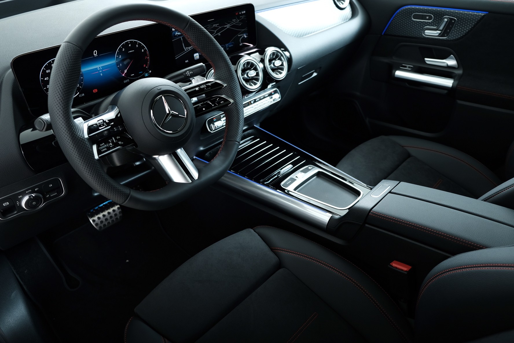 MERCEDES-BENZ GLA 200 Night Star 7G-DCT-image-8
