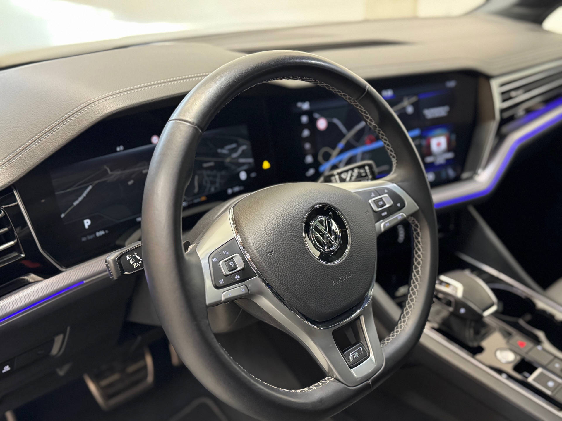 VW Touareg 3.0 V6 TDI 286 R-Line-image-6
