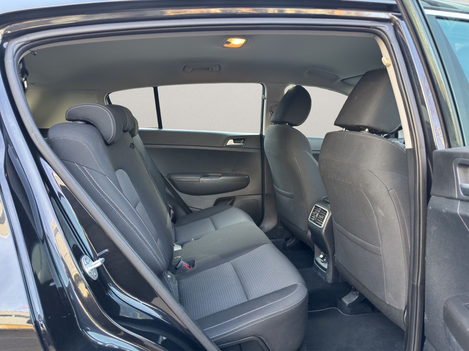 KIA Sportage 1.6CRDi Trend 4WD Automat-image-14