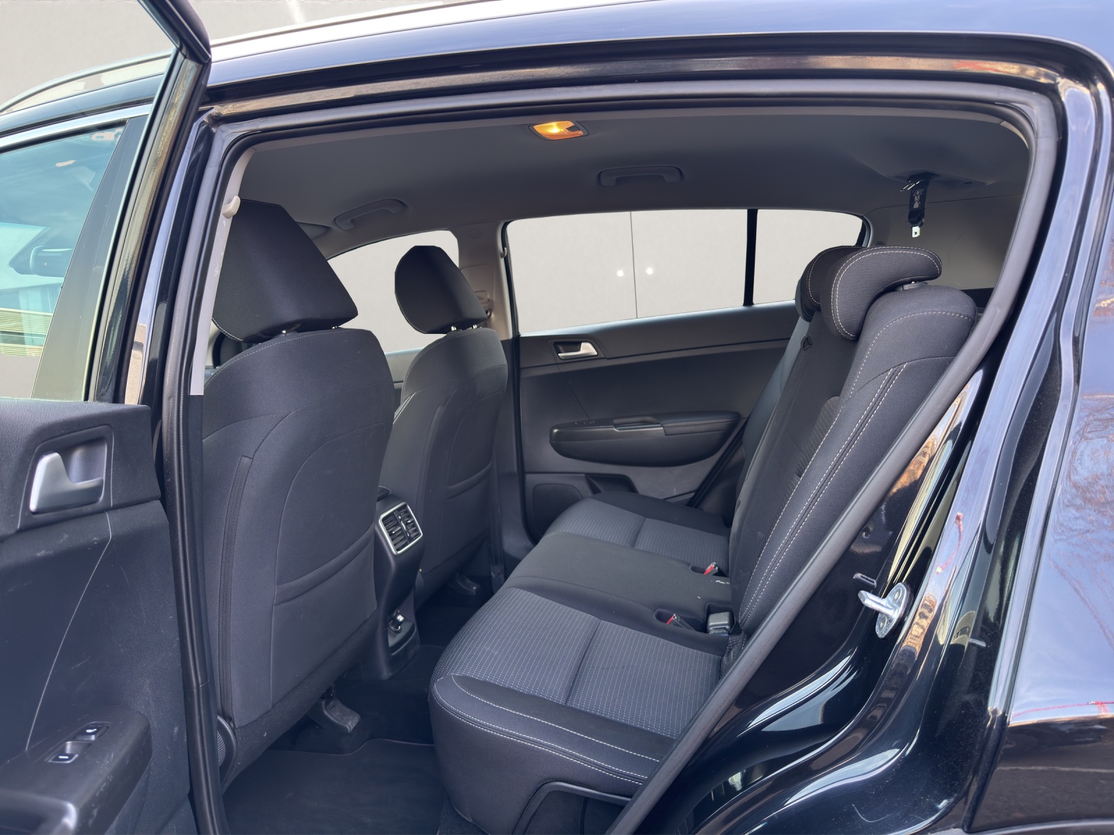 KIA Sportage 1.6CRDi Trend 4WD Automat-image-13