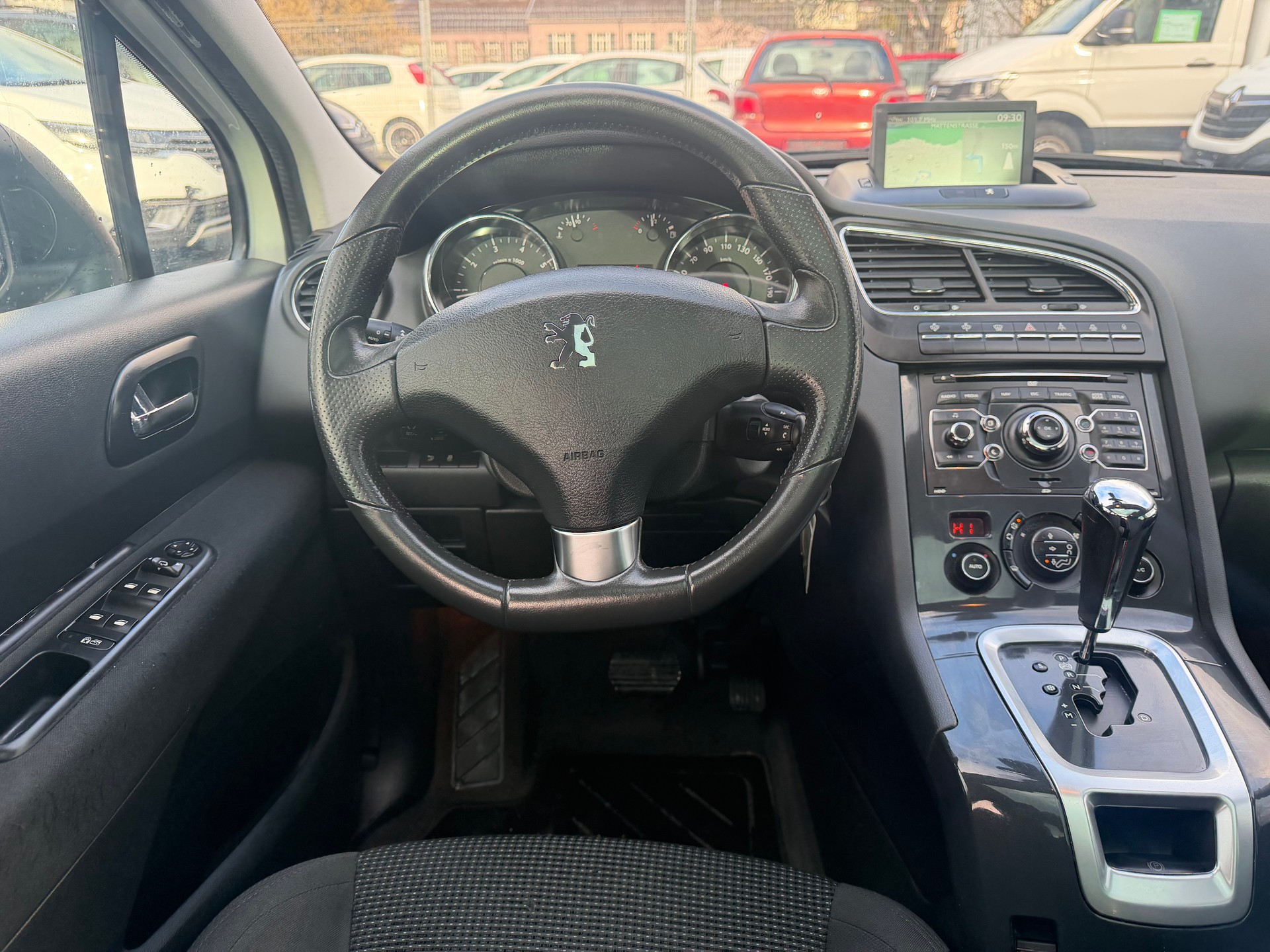 PEUGEOT 5008 1.6 16V T Allure Automatic * 07x Sitze * Gr. Navi * Xenon * Tempomat * PDC V&H *-image-3